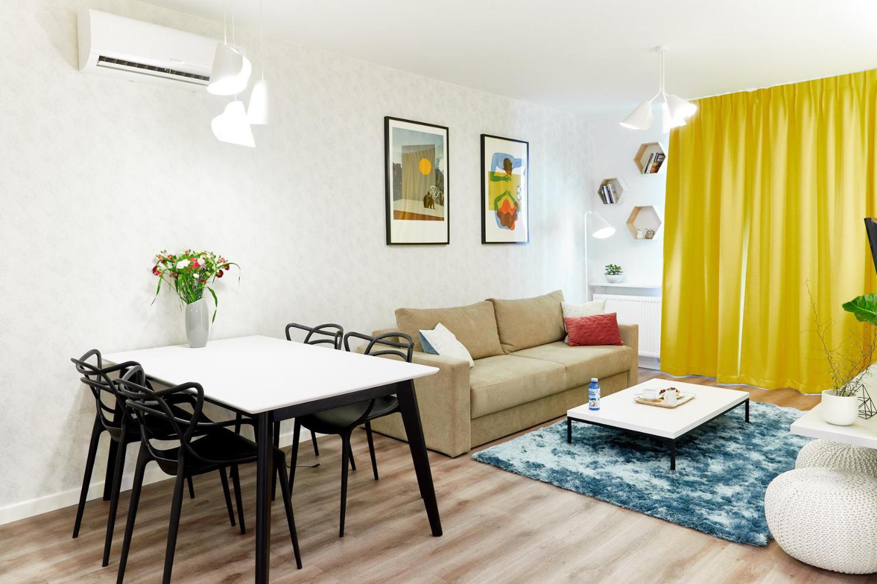 Apartment with Balcony photo 3