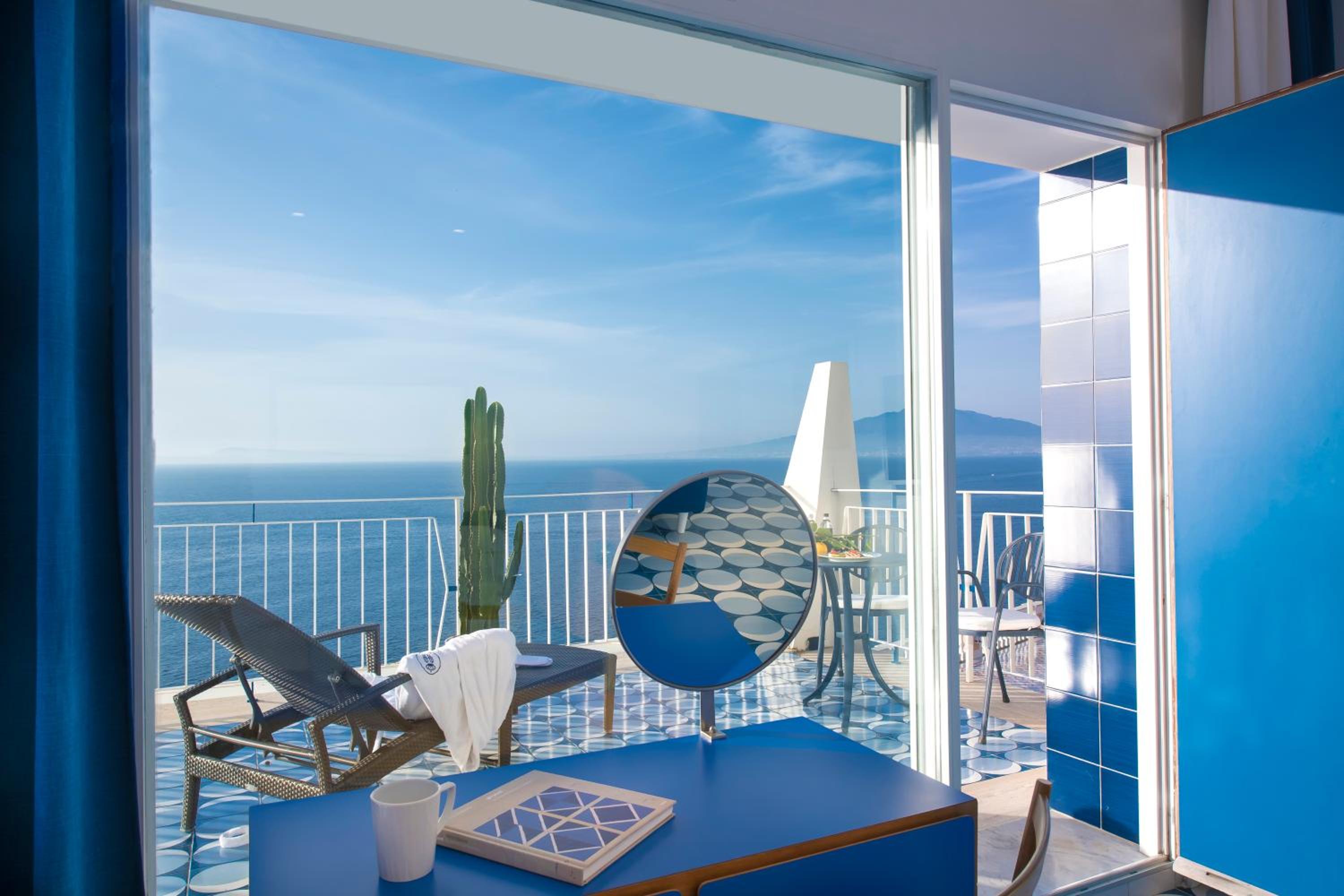 Junior Suite with Sea View - Photo 2