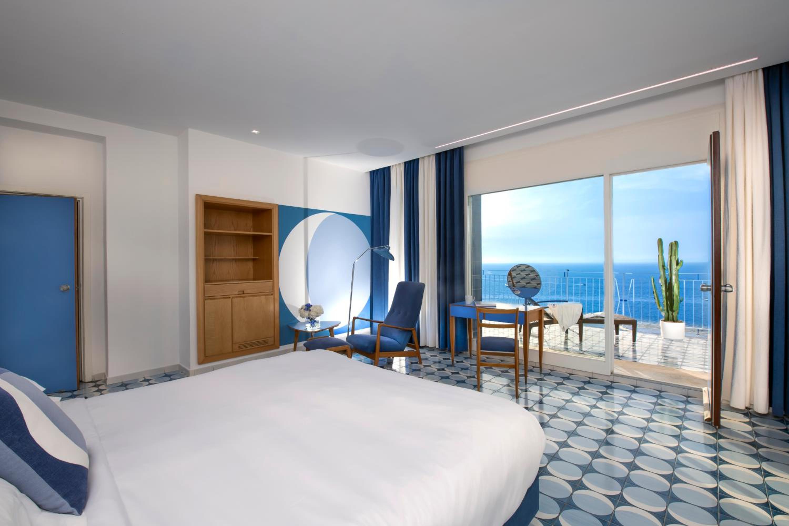 Junior Suite with Sea View - Photo 1
