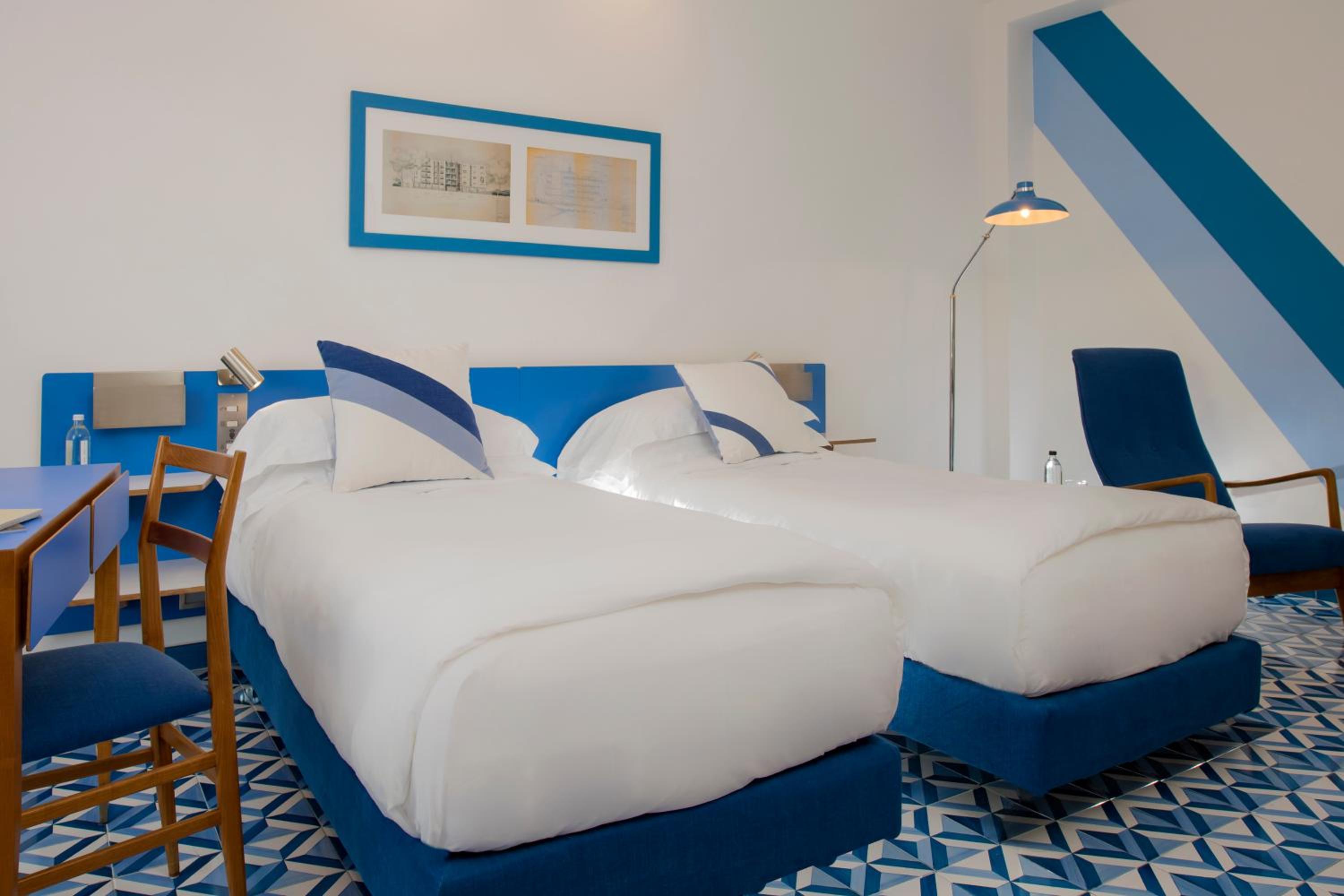 Double or Twin Room with Park View - Photo 5