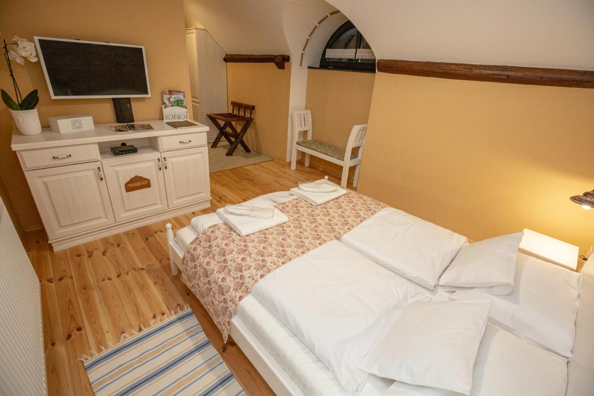 Deluxe Double Room with Shower photo 2
