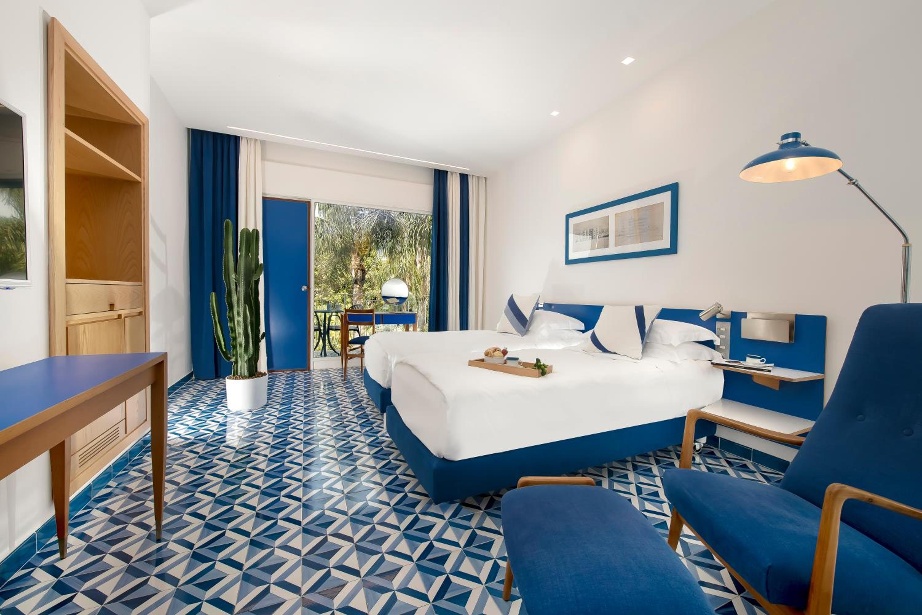 Double or Twin Room with Park View - Photo 6