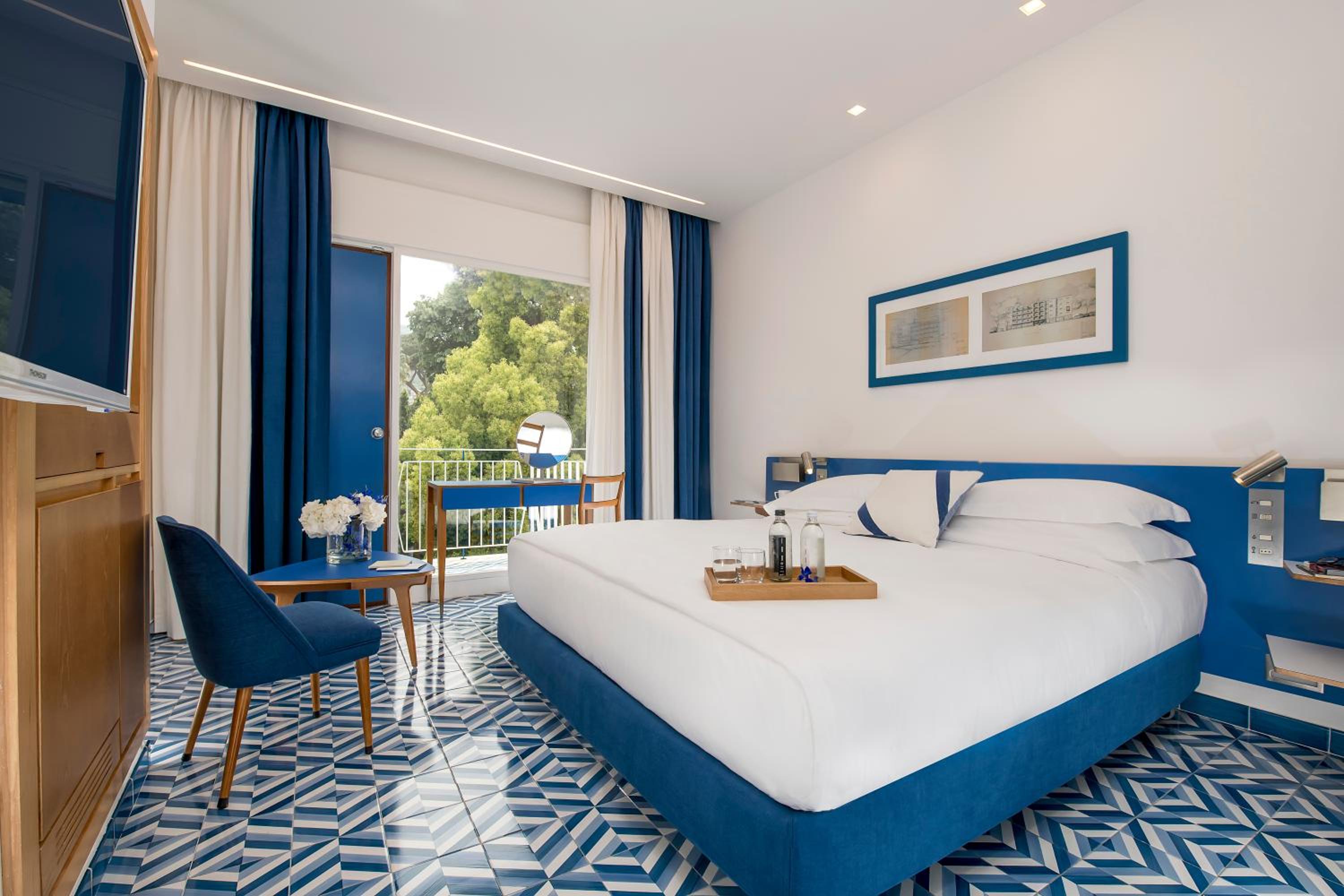 Double or Twin Room with Park View - Photo 4