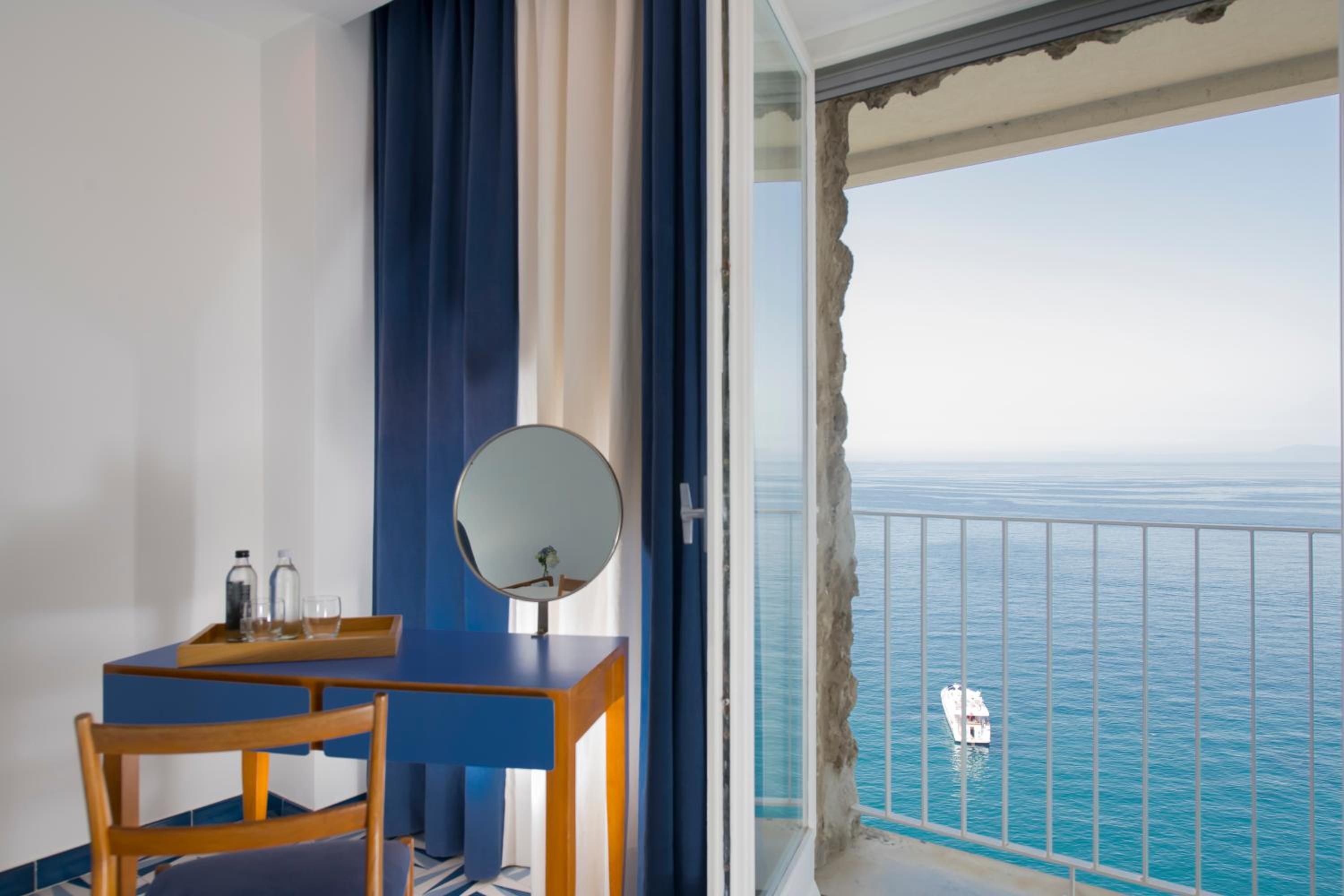 Superior Double or Twin Room with Sea View - Photo 3