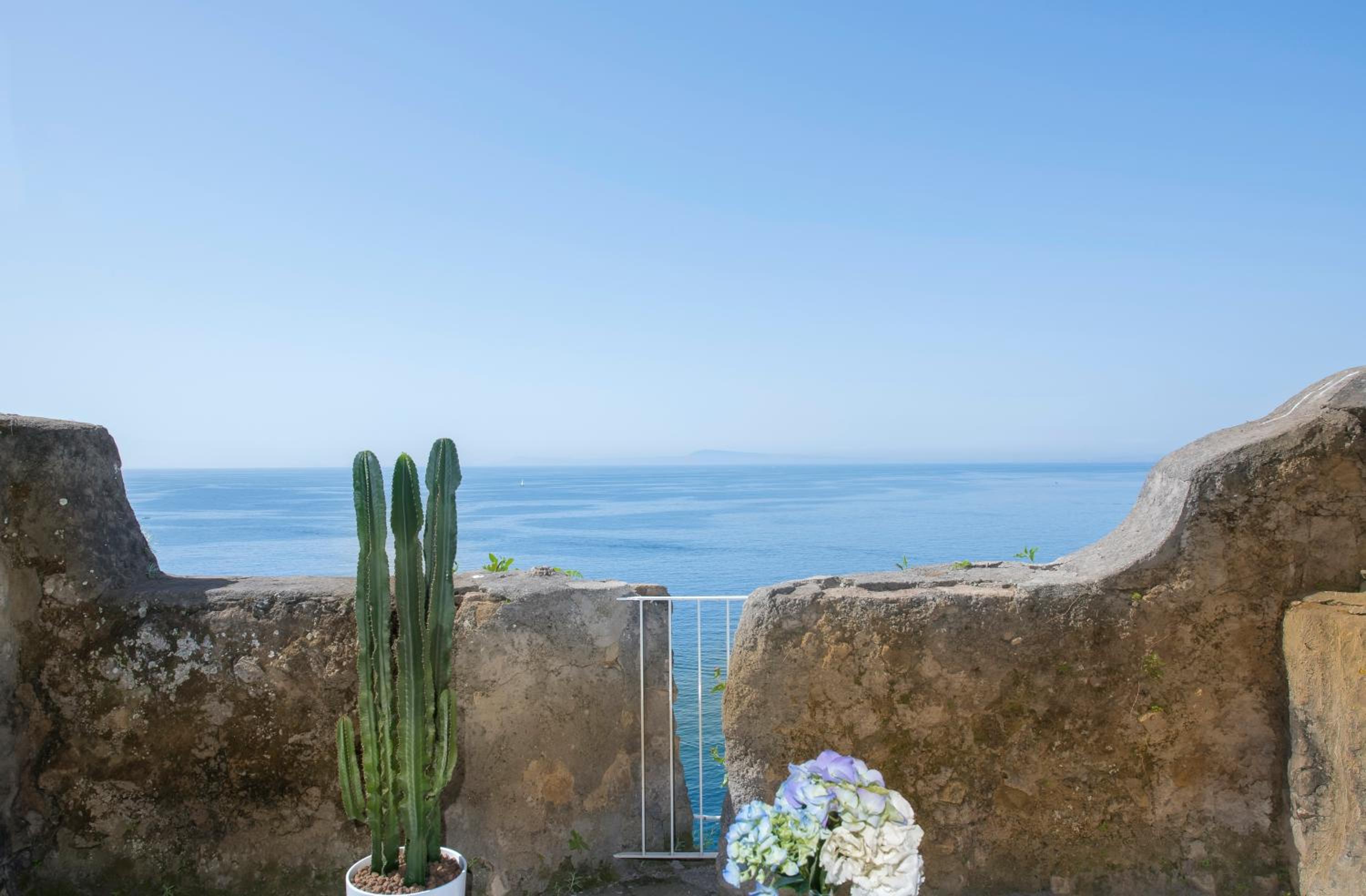 Deluxe Double or Twin Room with Sea View - Photo 3