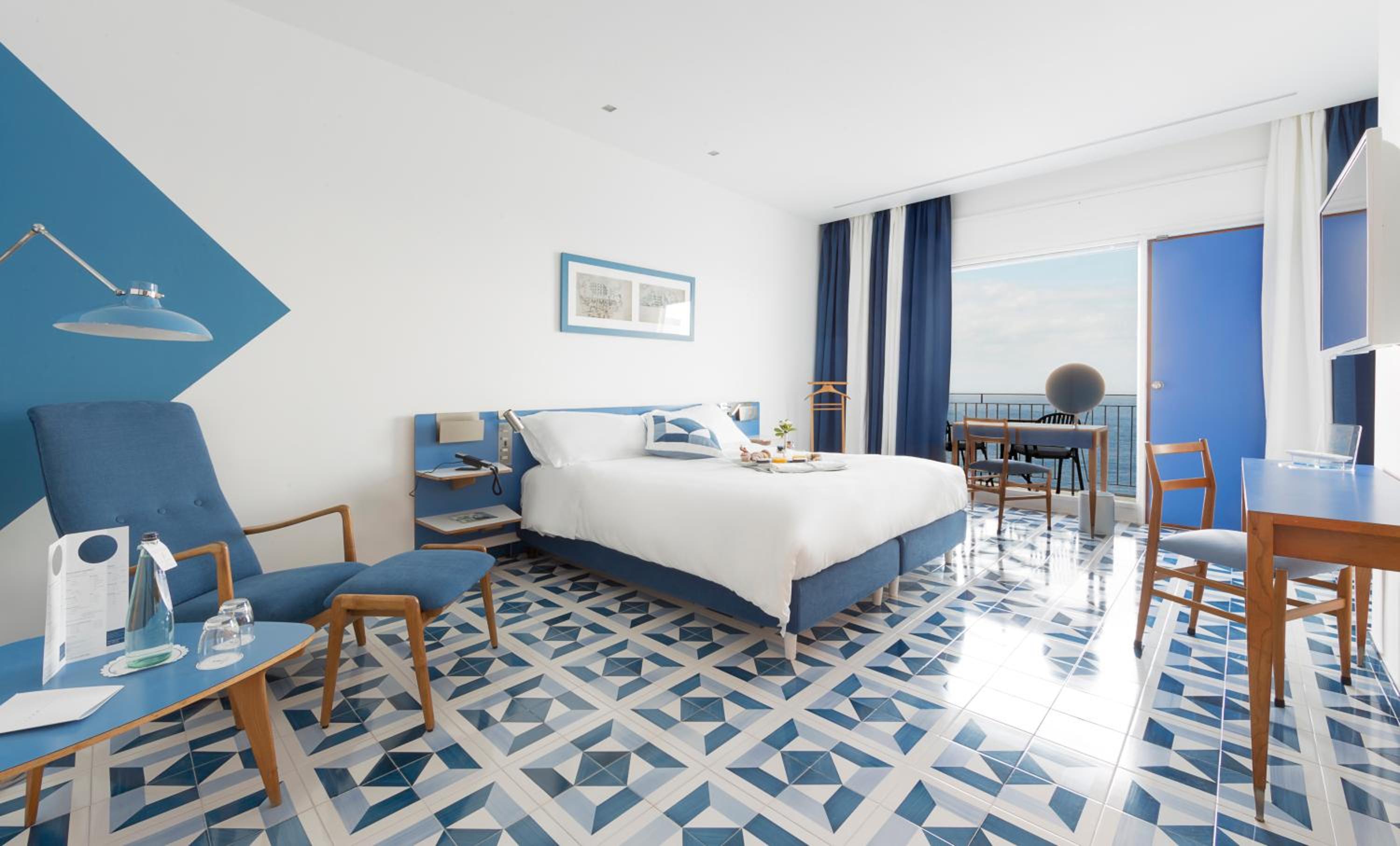 Deluxe Triple Room with Sea View - Photo 1