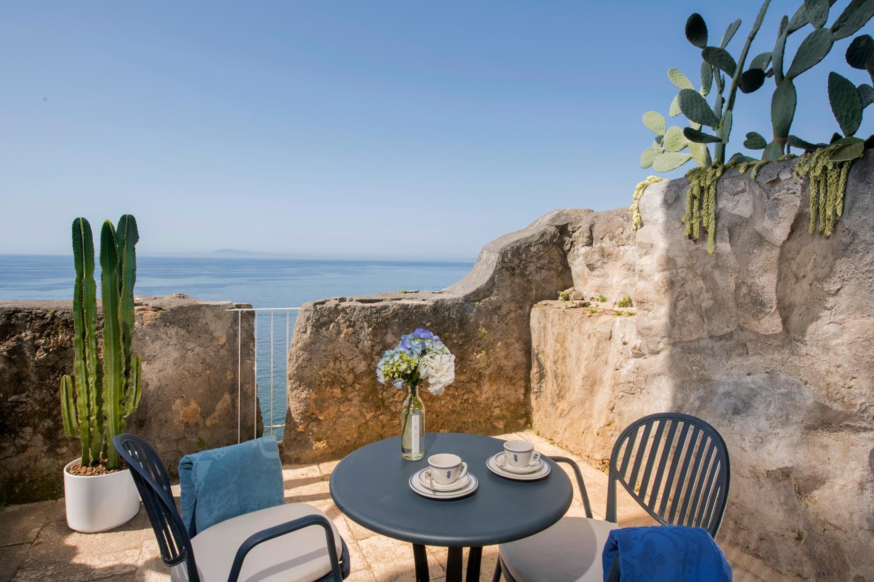 Deluxe Triple Room with Sea View - Photo 2