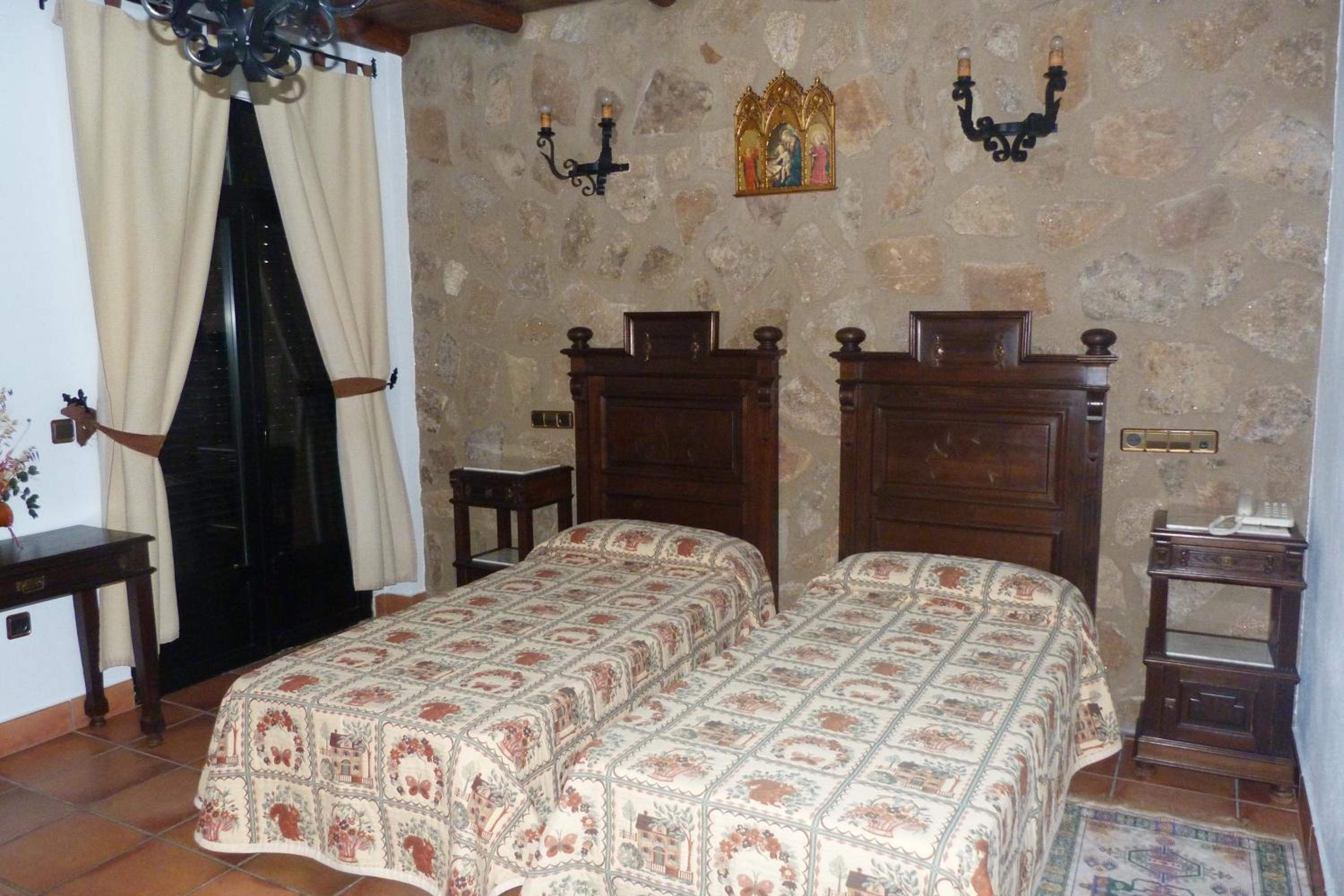 Double or Twin Room with Terrace - Photo 3
