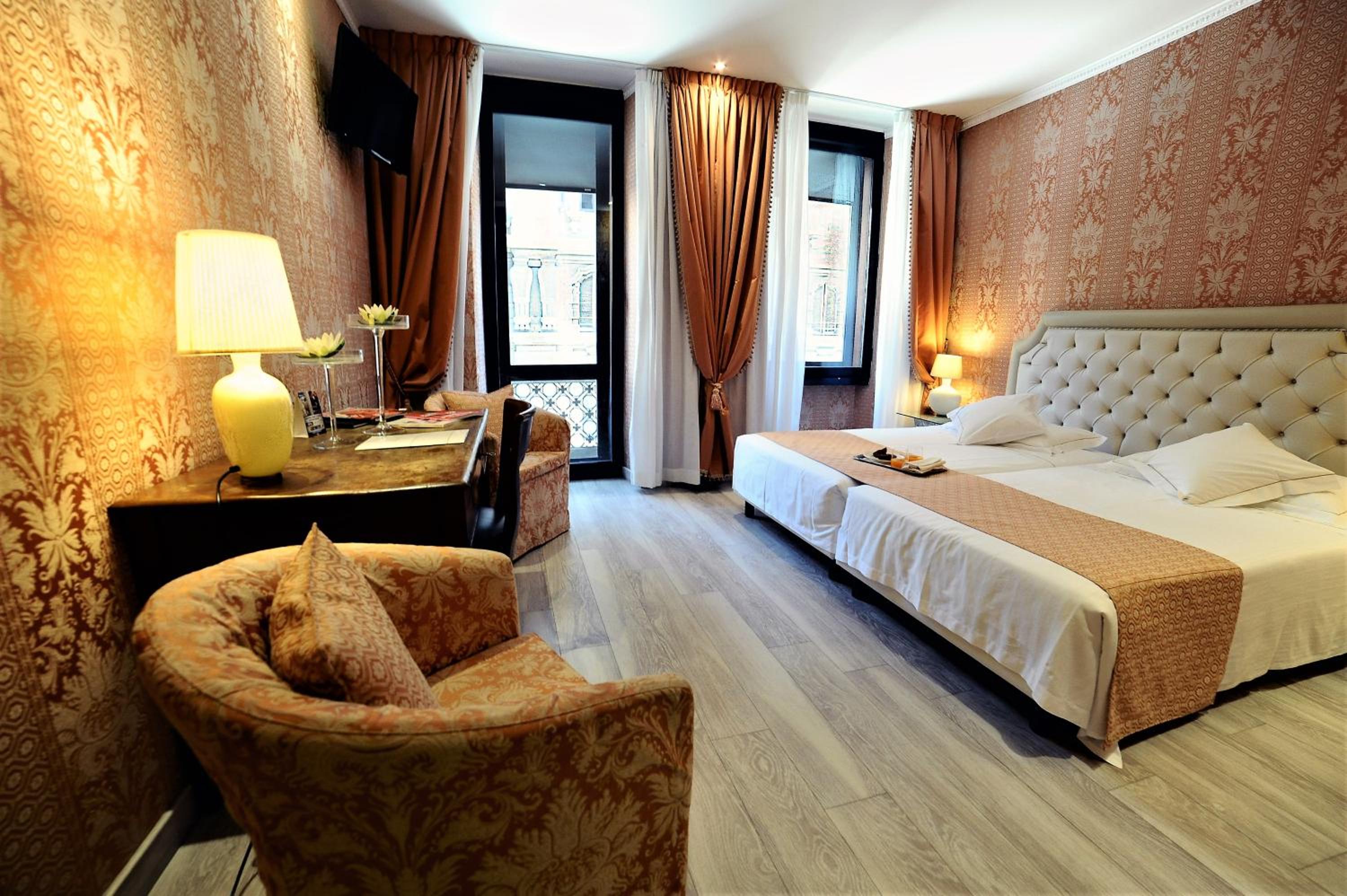 Double or Twin Room thumbnail 5