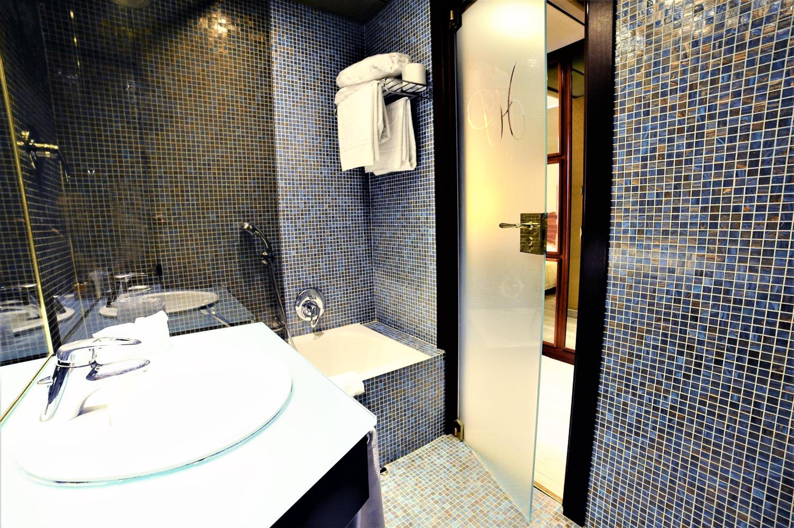 Large Single Room