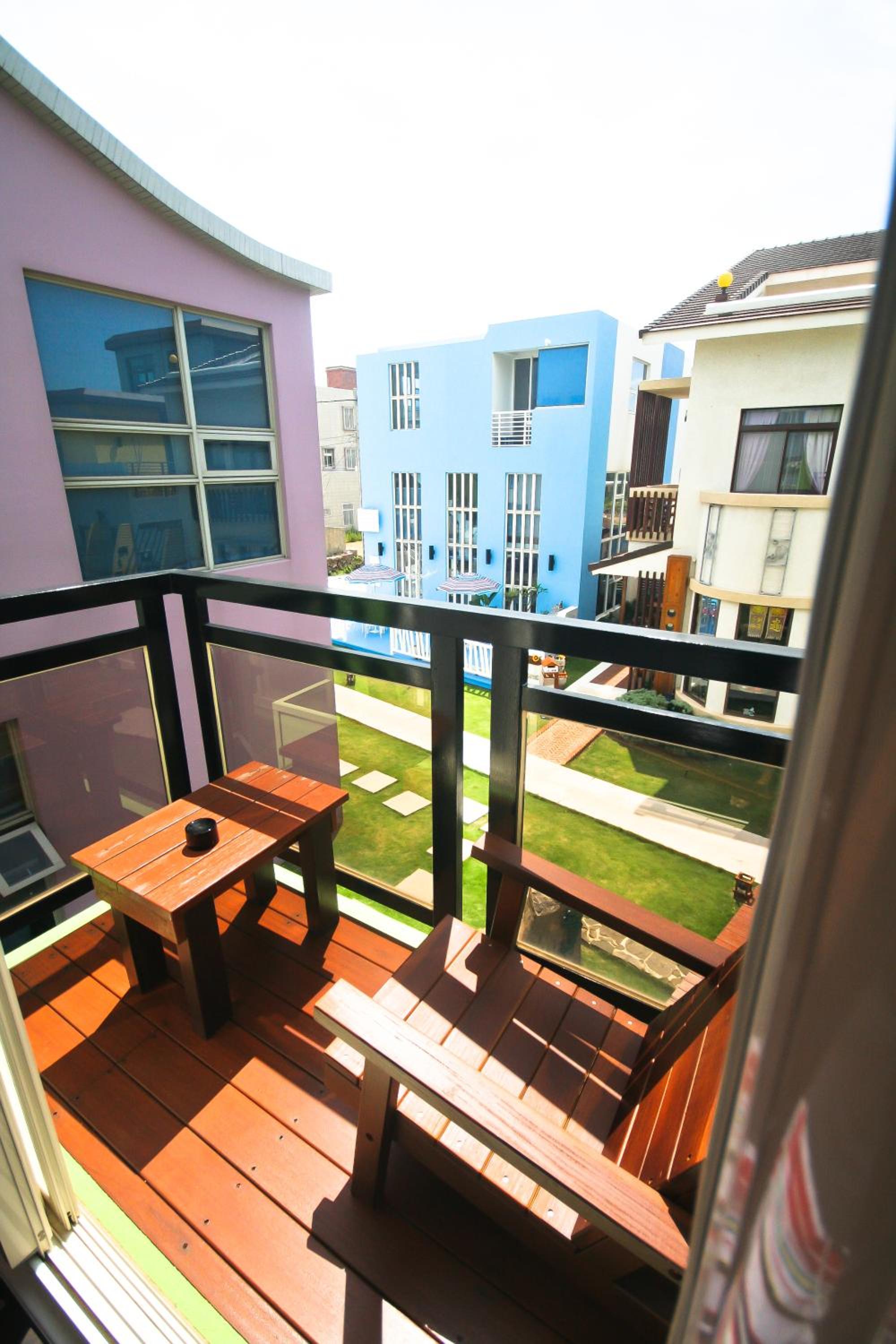 Queen Room with Balcony photo 2