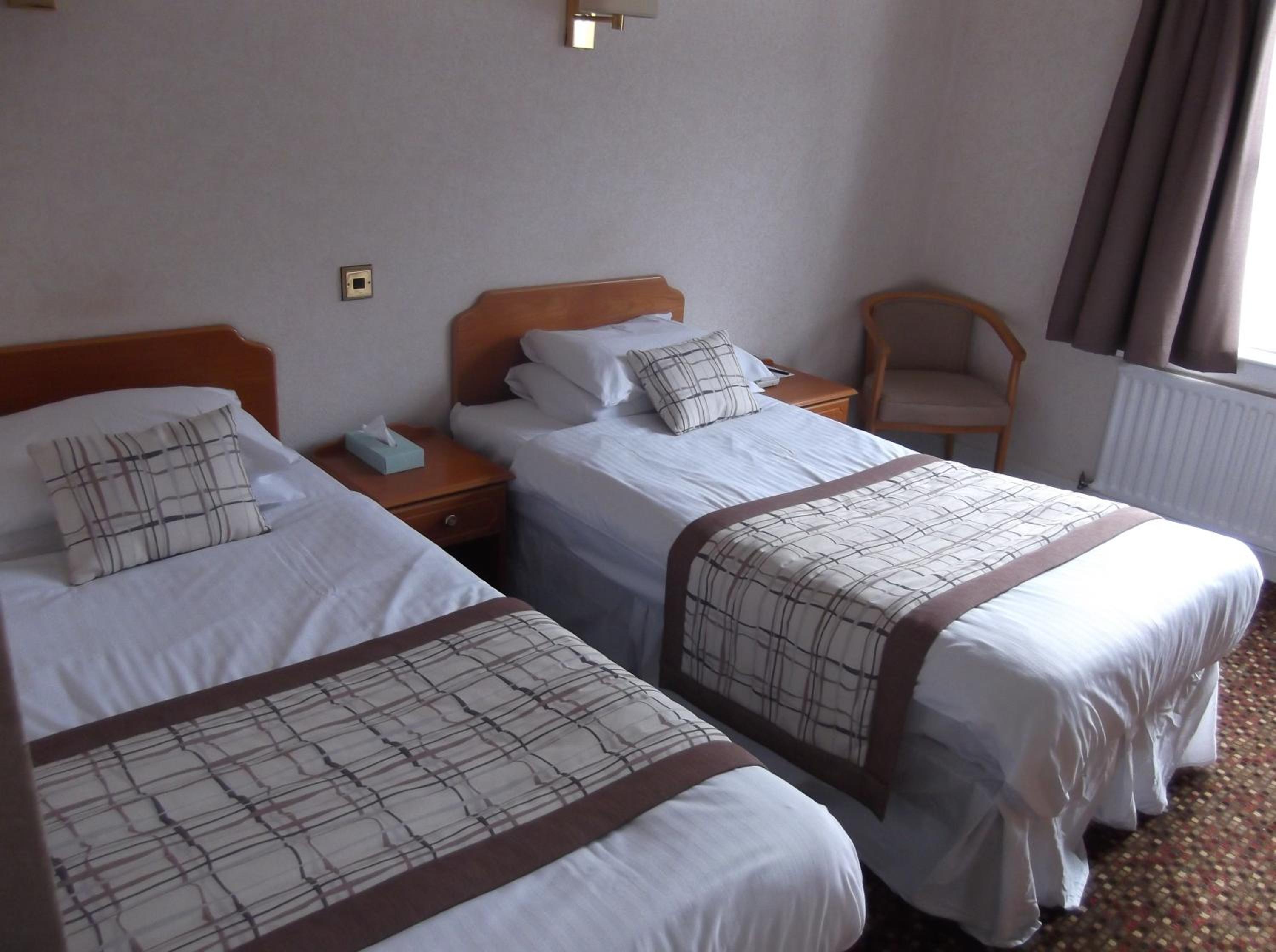 Twin Room - Photo 8