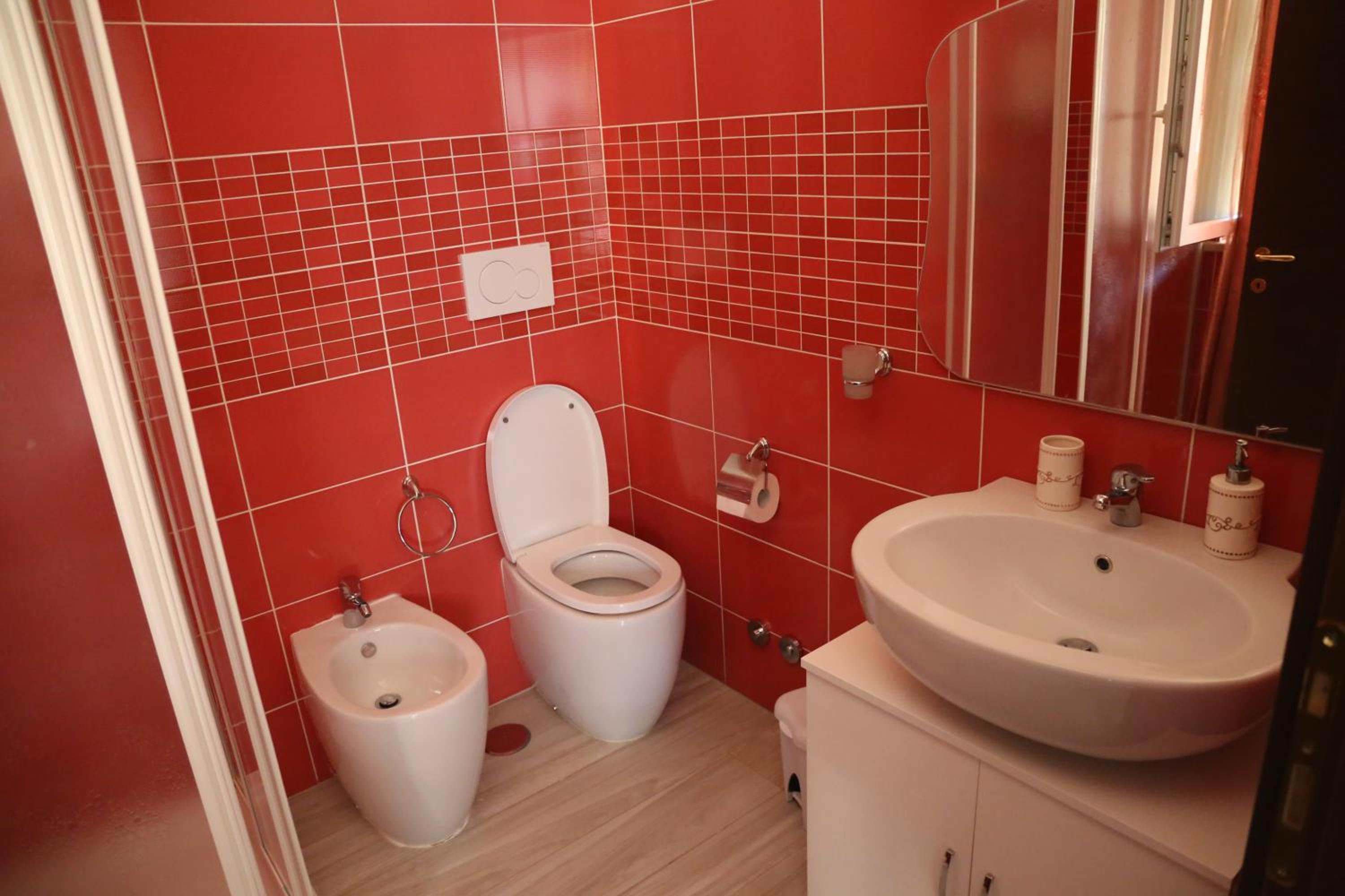 Quadruple Room with Private Bathroom - Photo 3