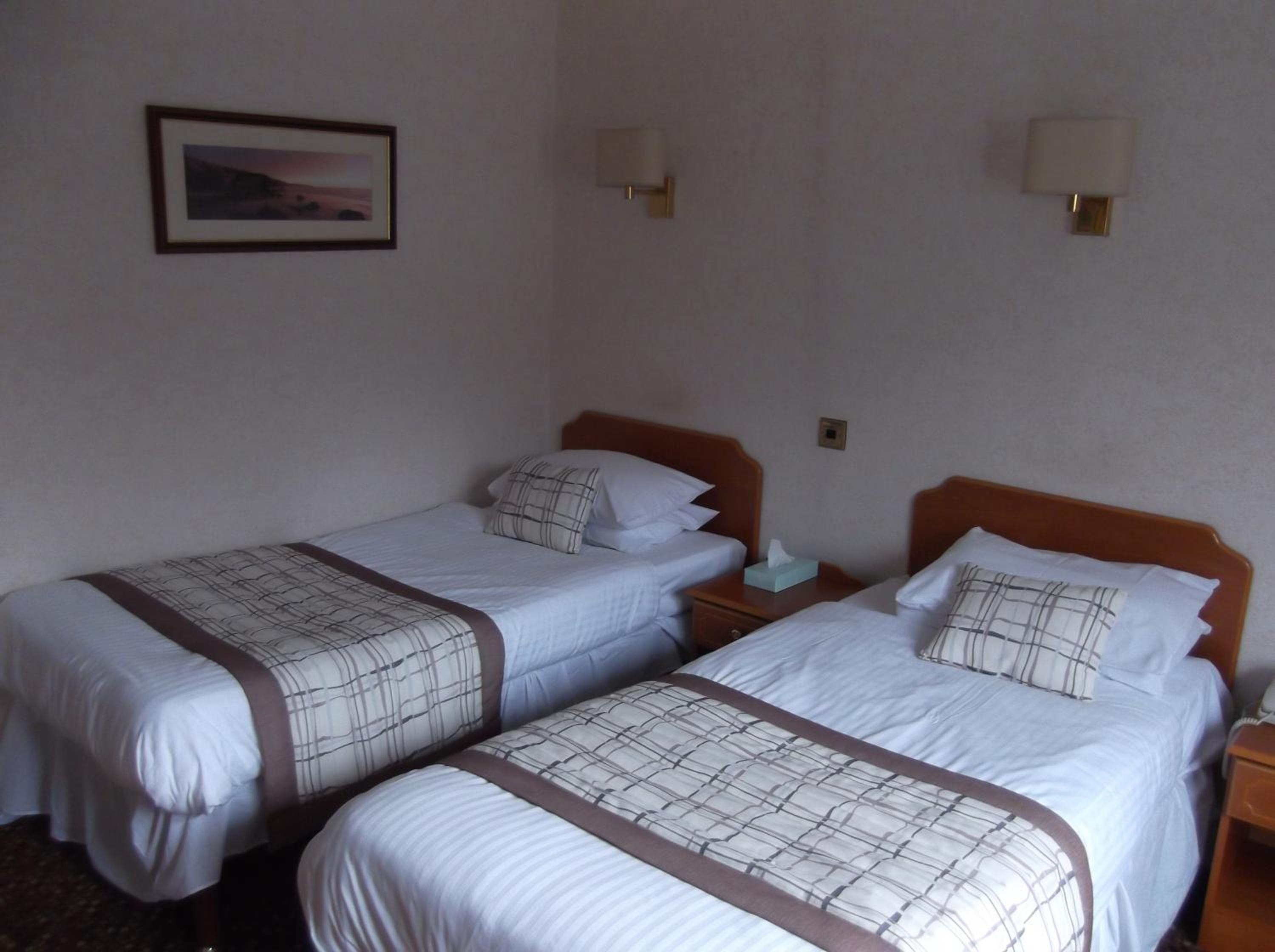 Twin Room - Photo 10