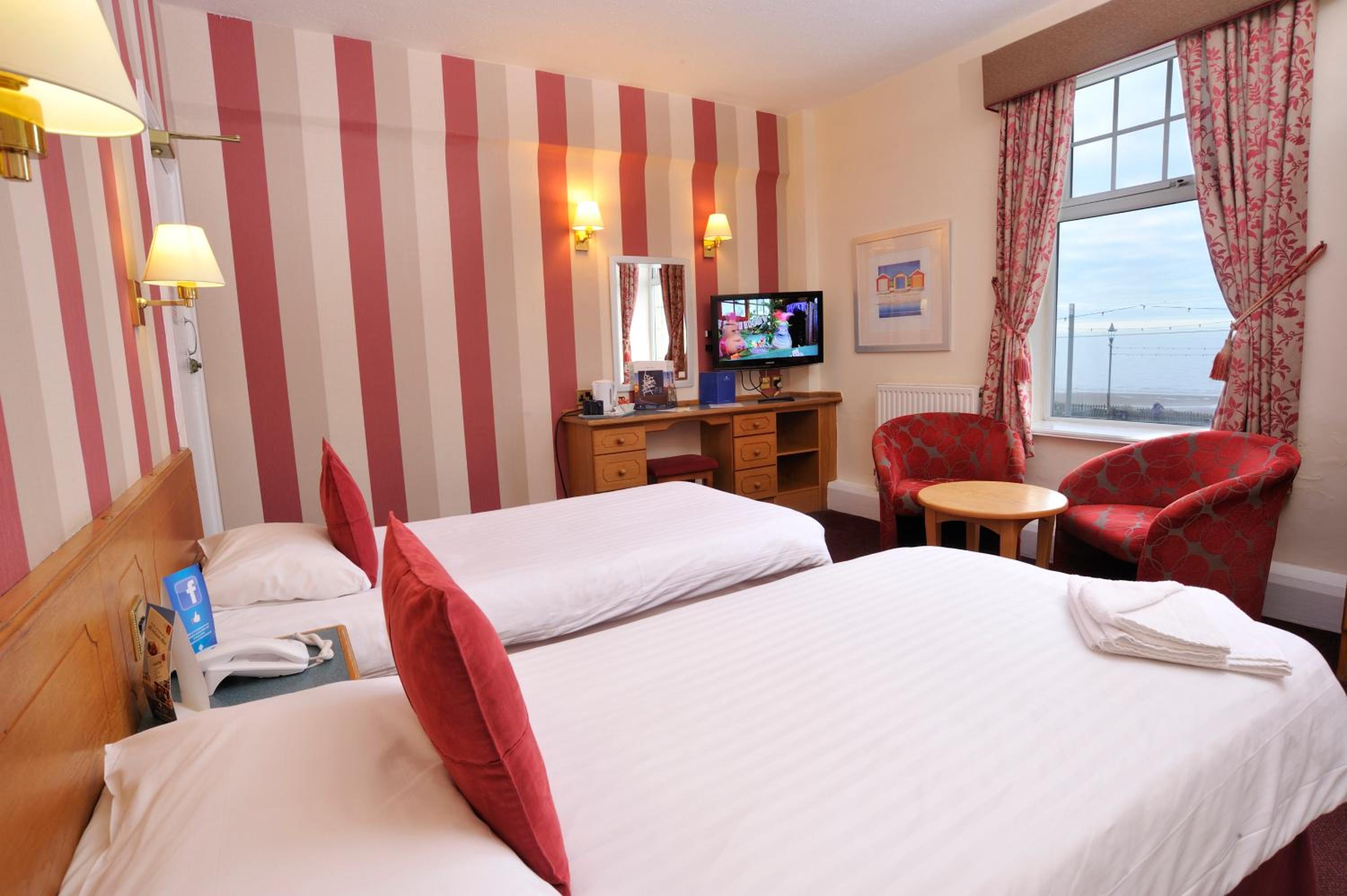Twin Room with Sea View photo 3