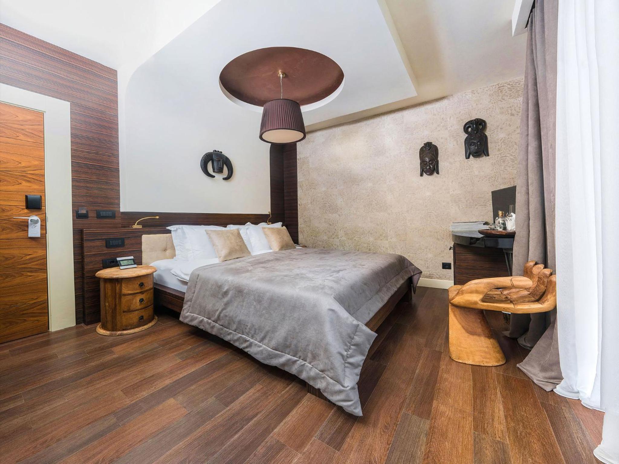 Standard Double Room Side View - Photo 2