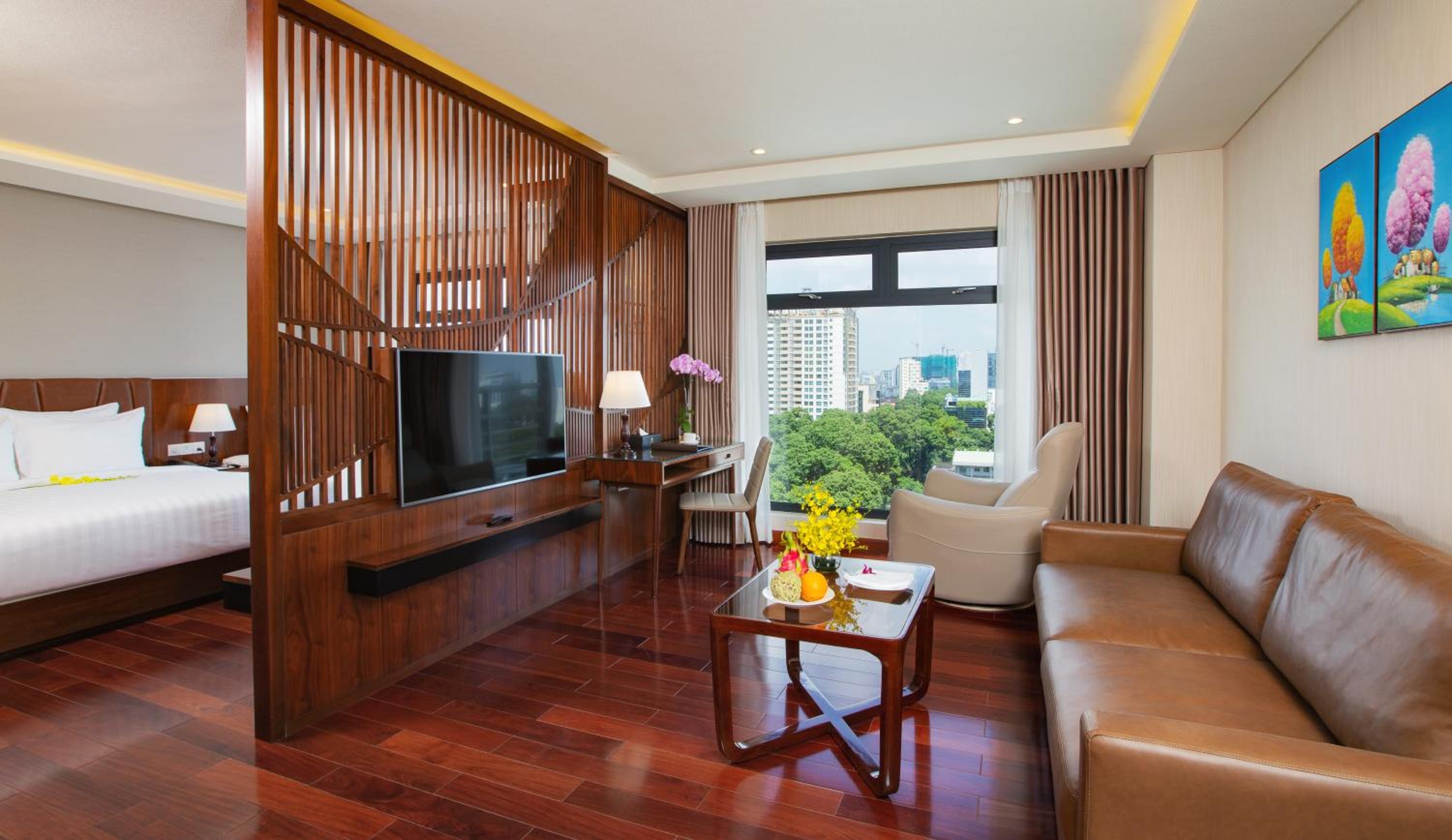 Orchids Suite with City View photo 2