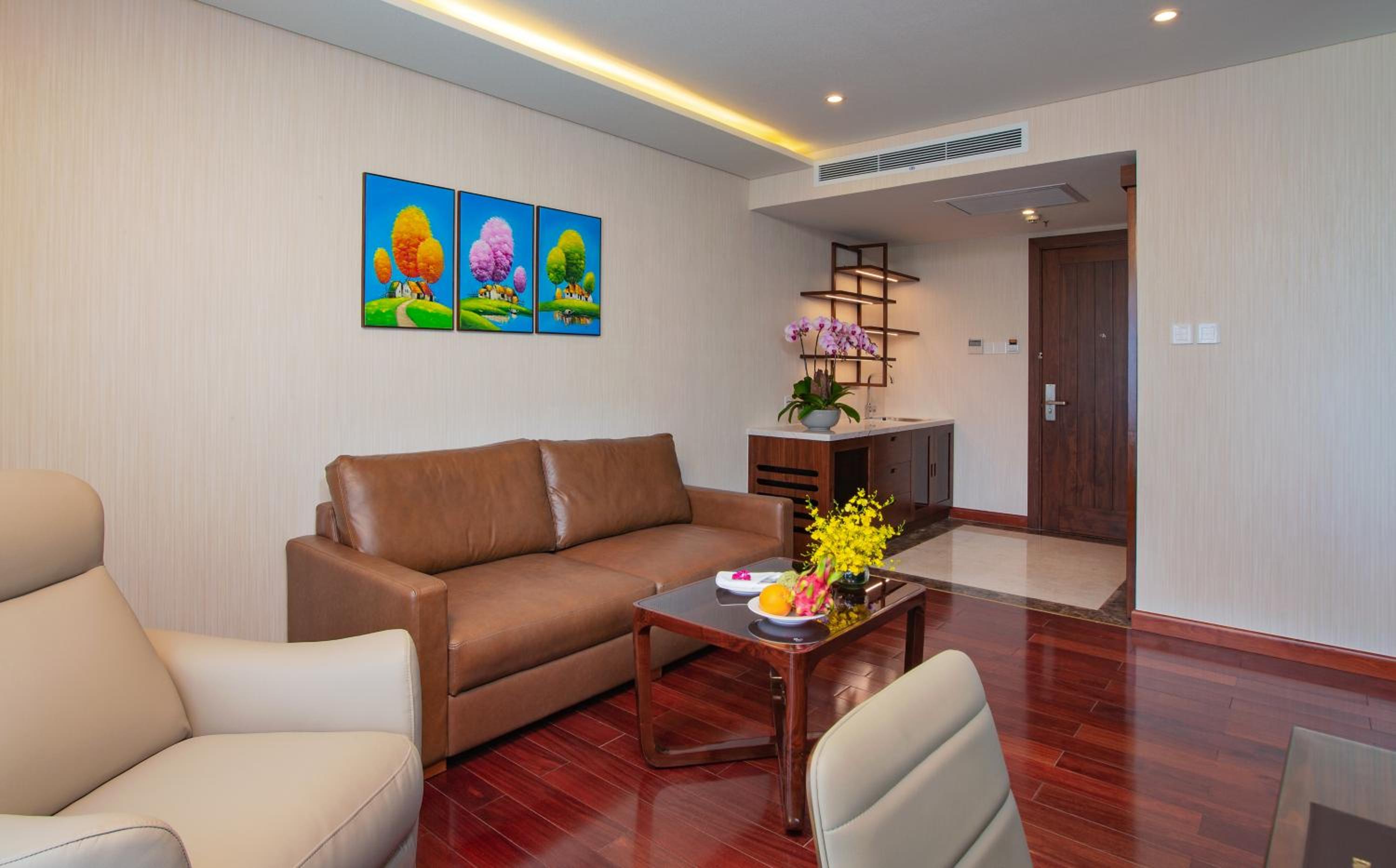 Orchids Suite with City View photo 3