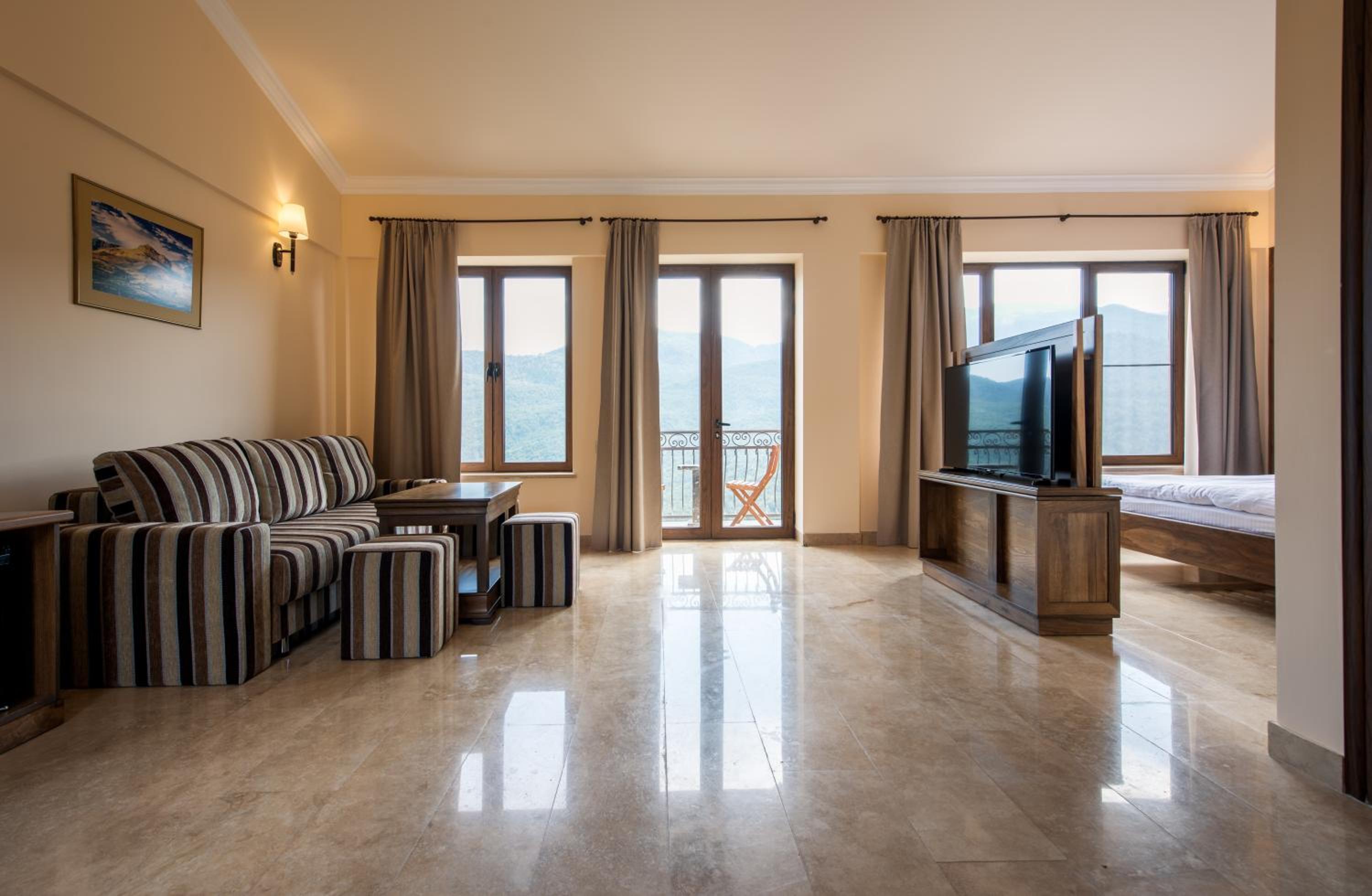 Suite with Mountain View