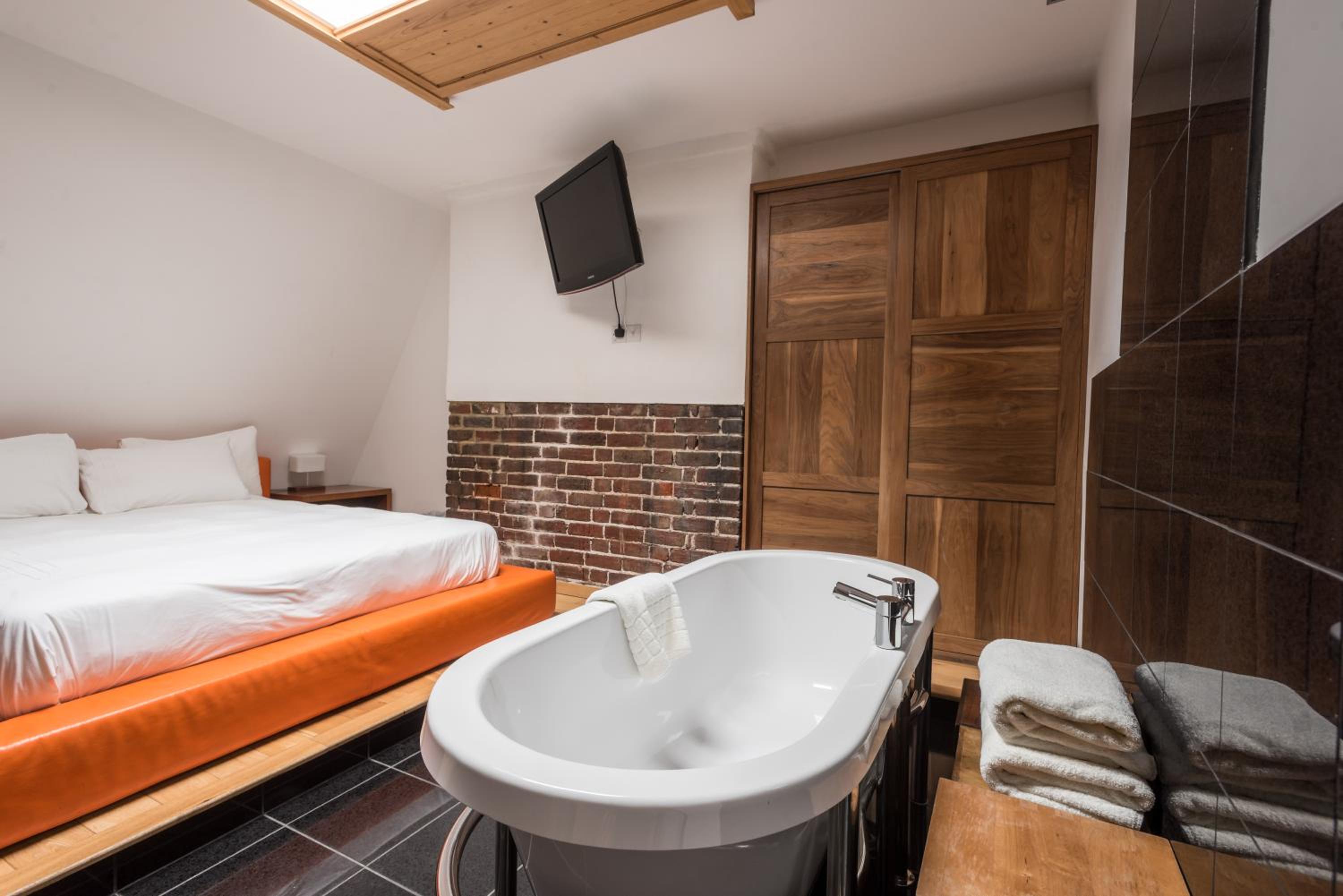 Deluxe Double Room photo 3