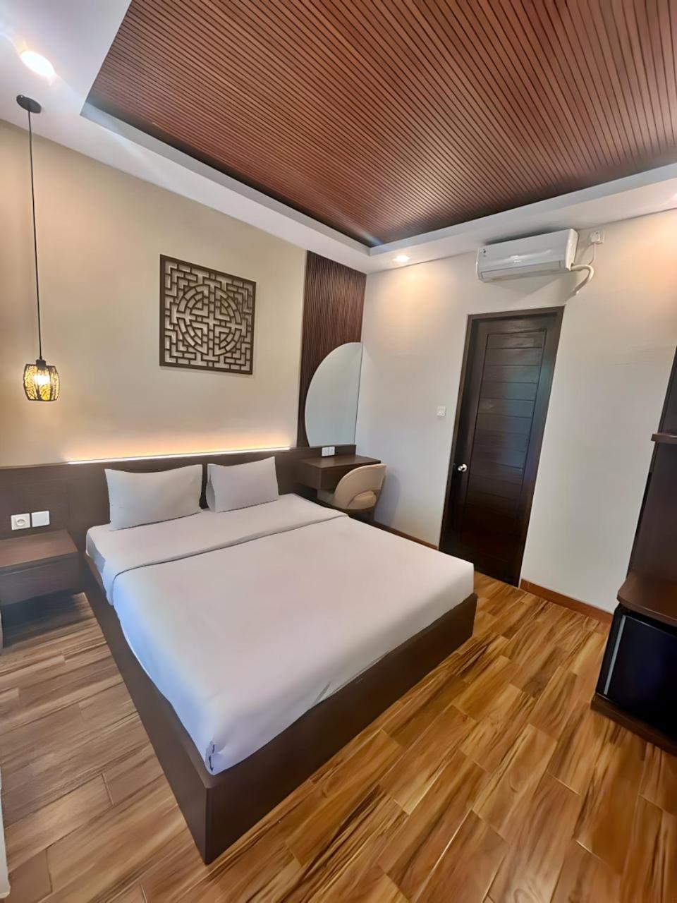 Standard King Room photo 1