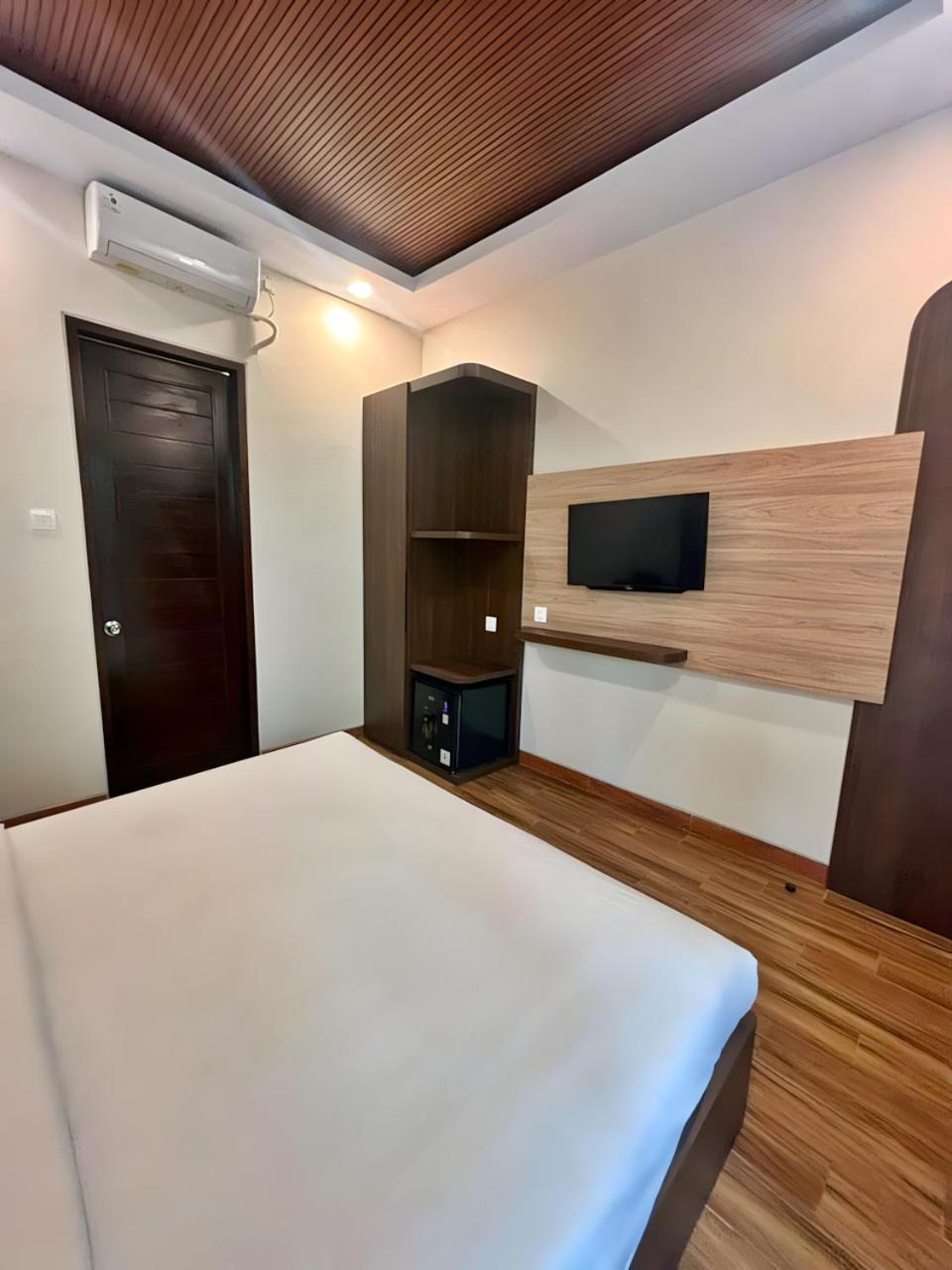 Standard King Room photo 2