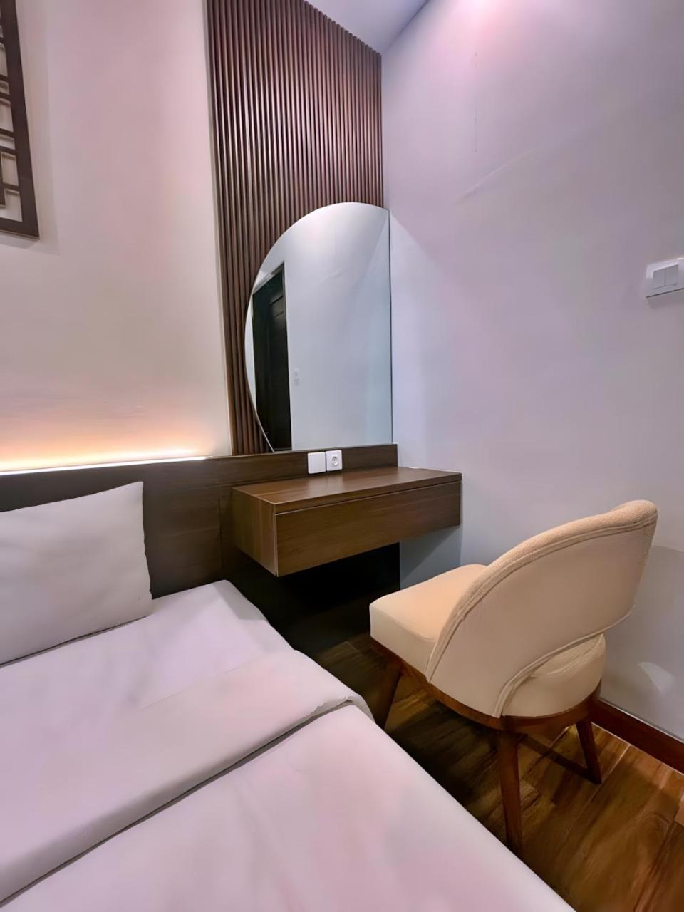 Standard King Room photo 3