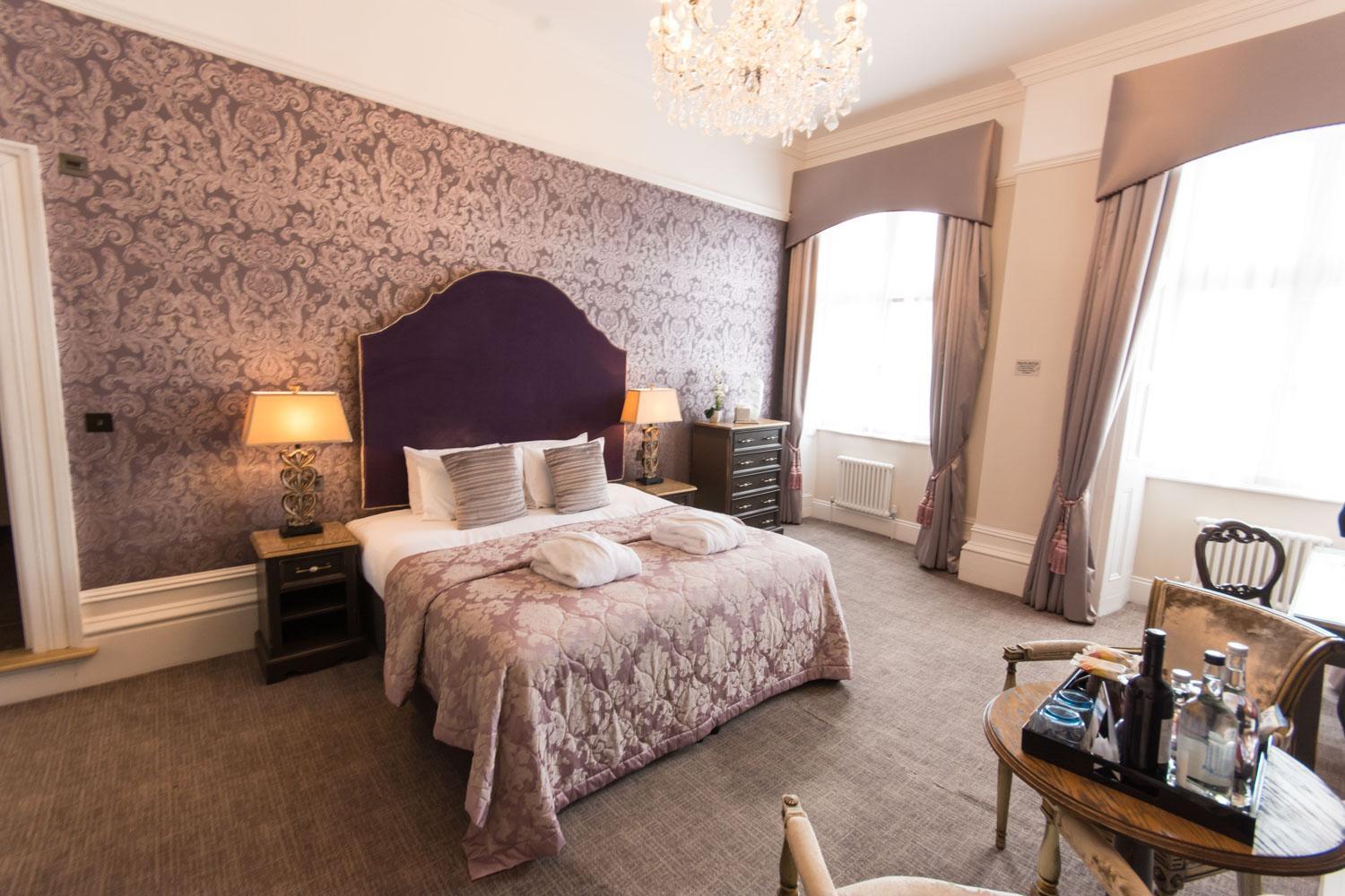 Feature Double Room - Photo 1