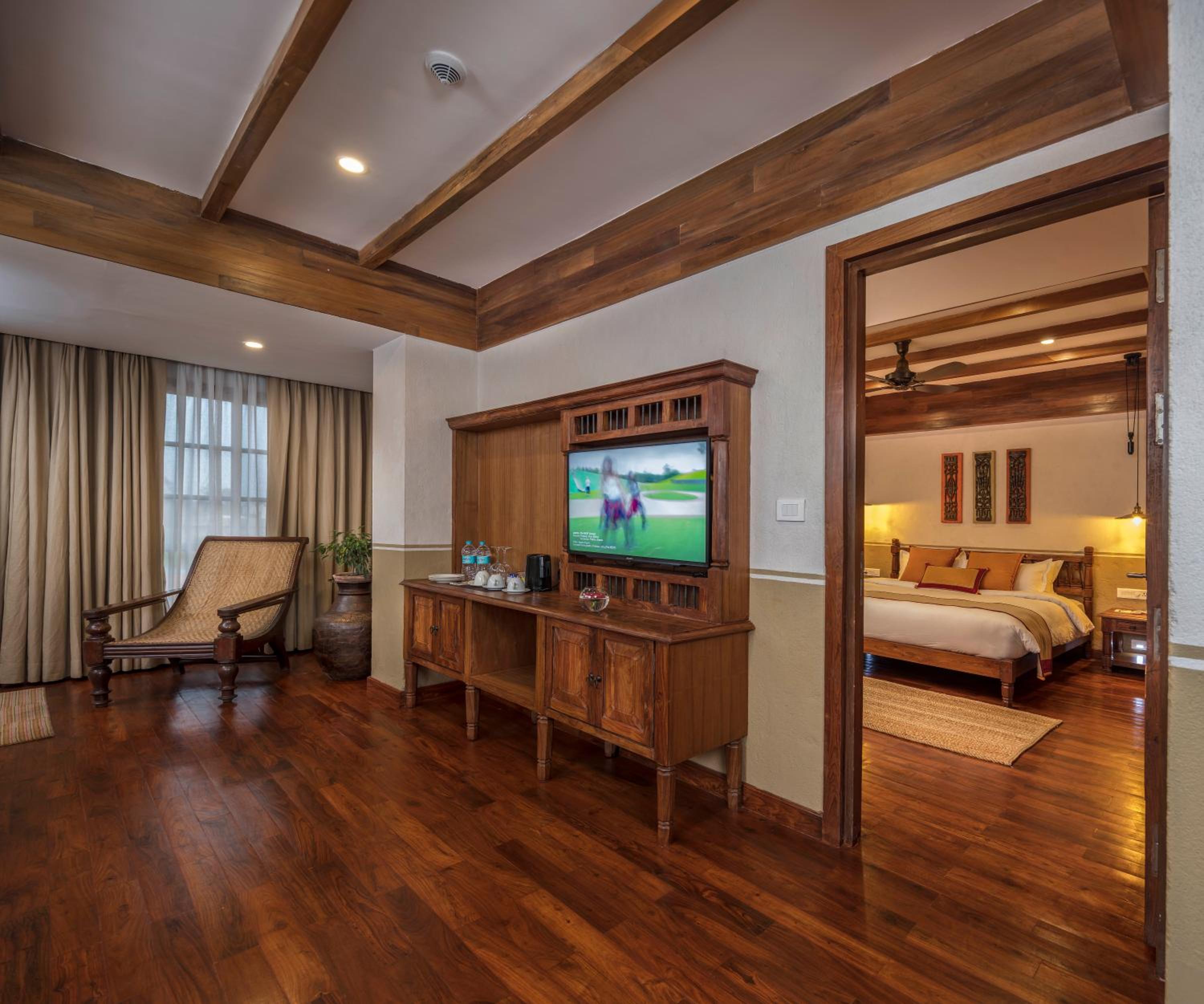 Executive Suite with Bathtub and Jacuzzi
