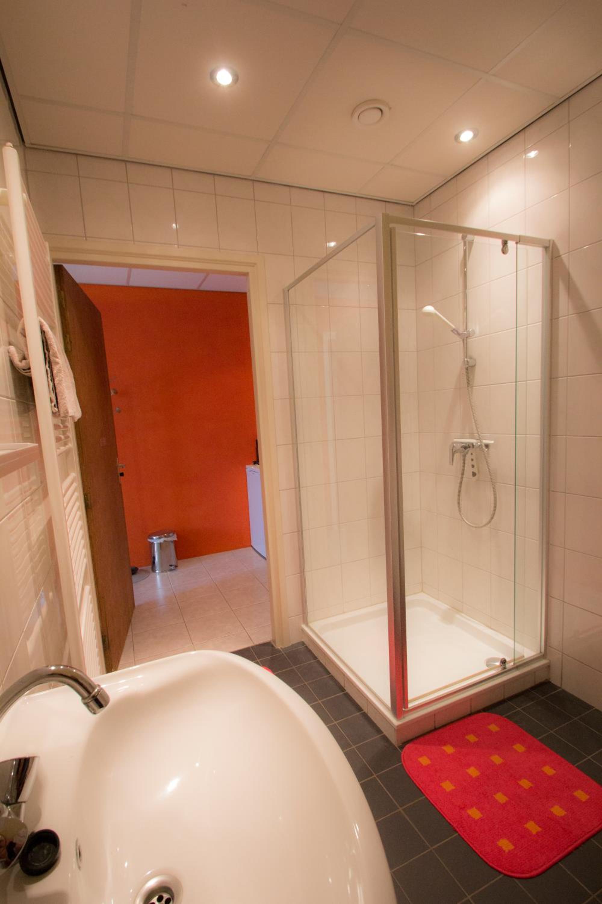 Double Room with Private Bathroom - Photo 6