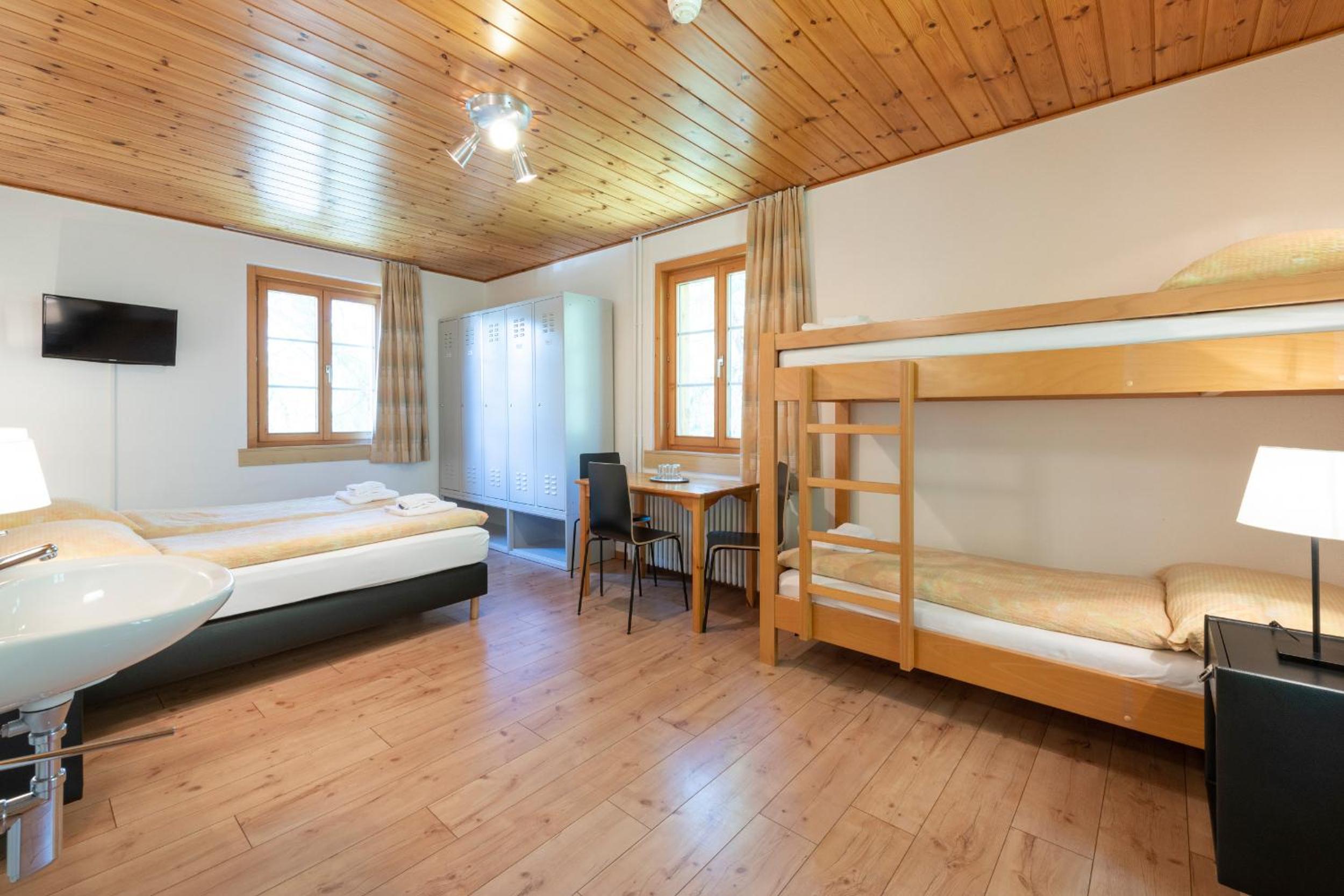 Economy Quadruple Room with Shared Bathroom photo 1