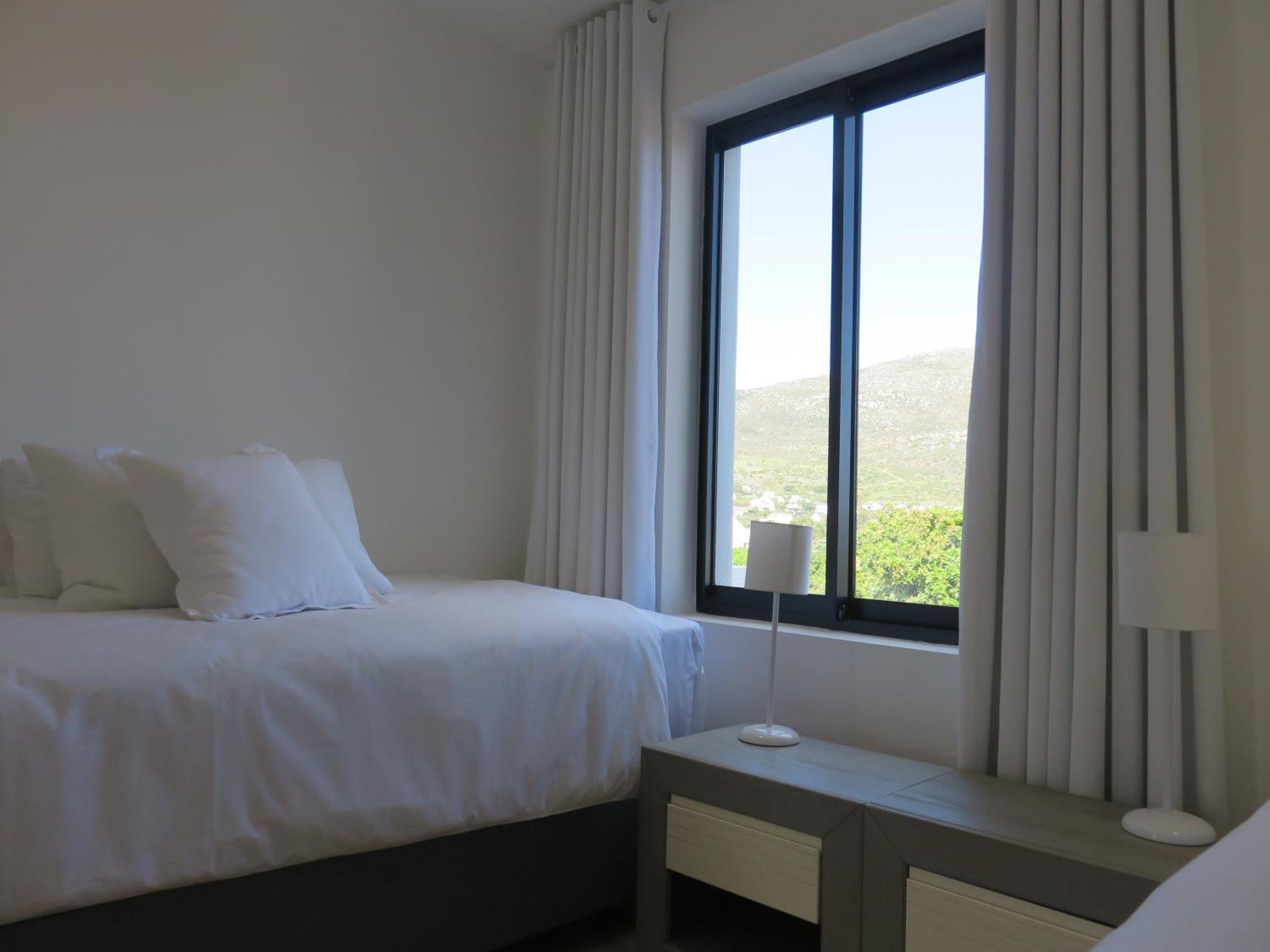 Deluxe Family Suite - Photo 6