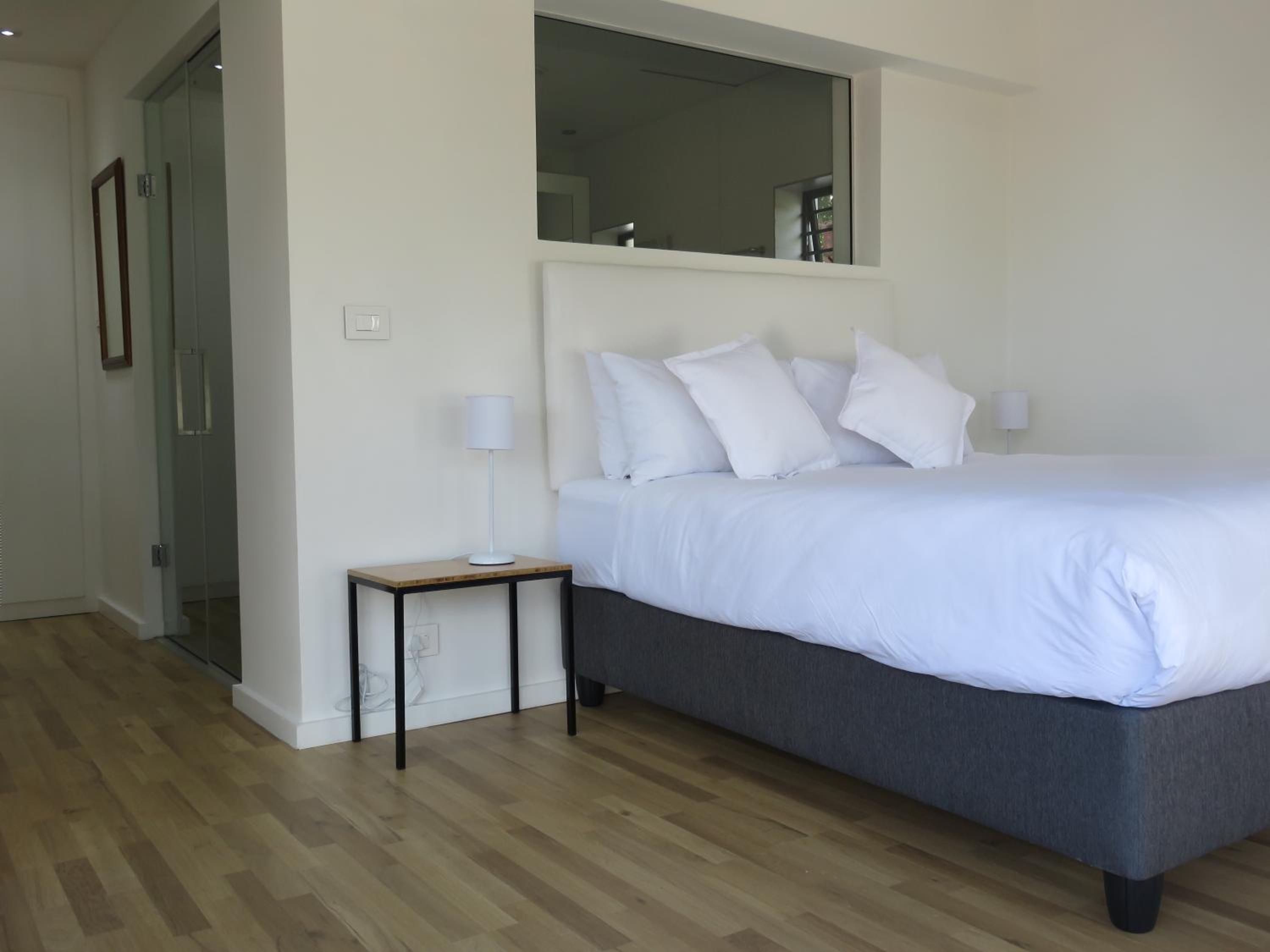 Queen Room with Pool View - Photo 6