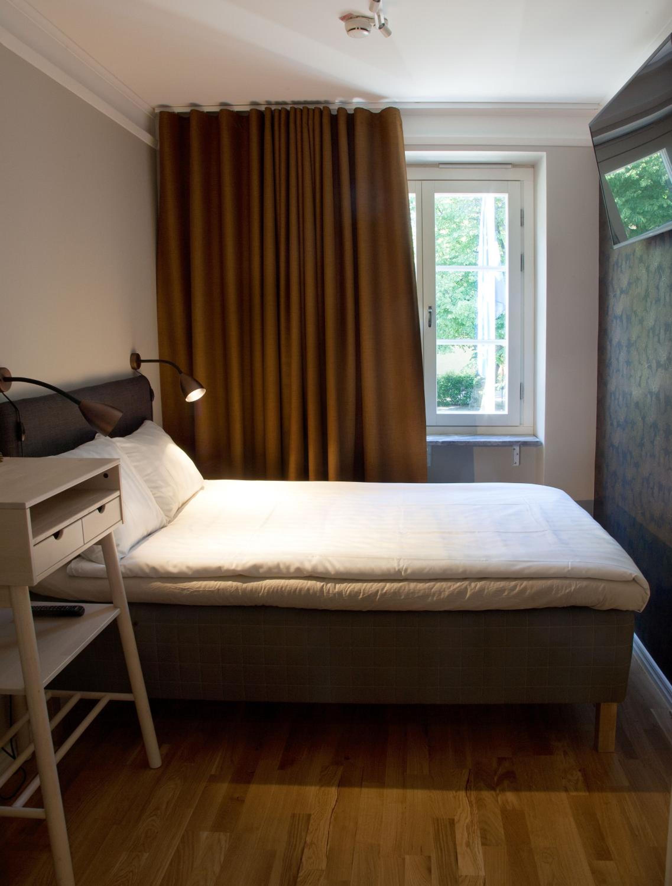 Budget Single Room with Shared Bathroom photo 1