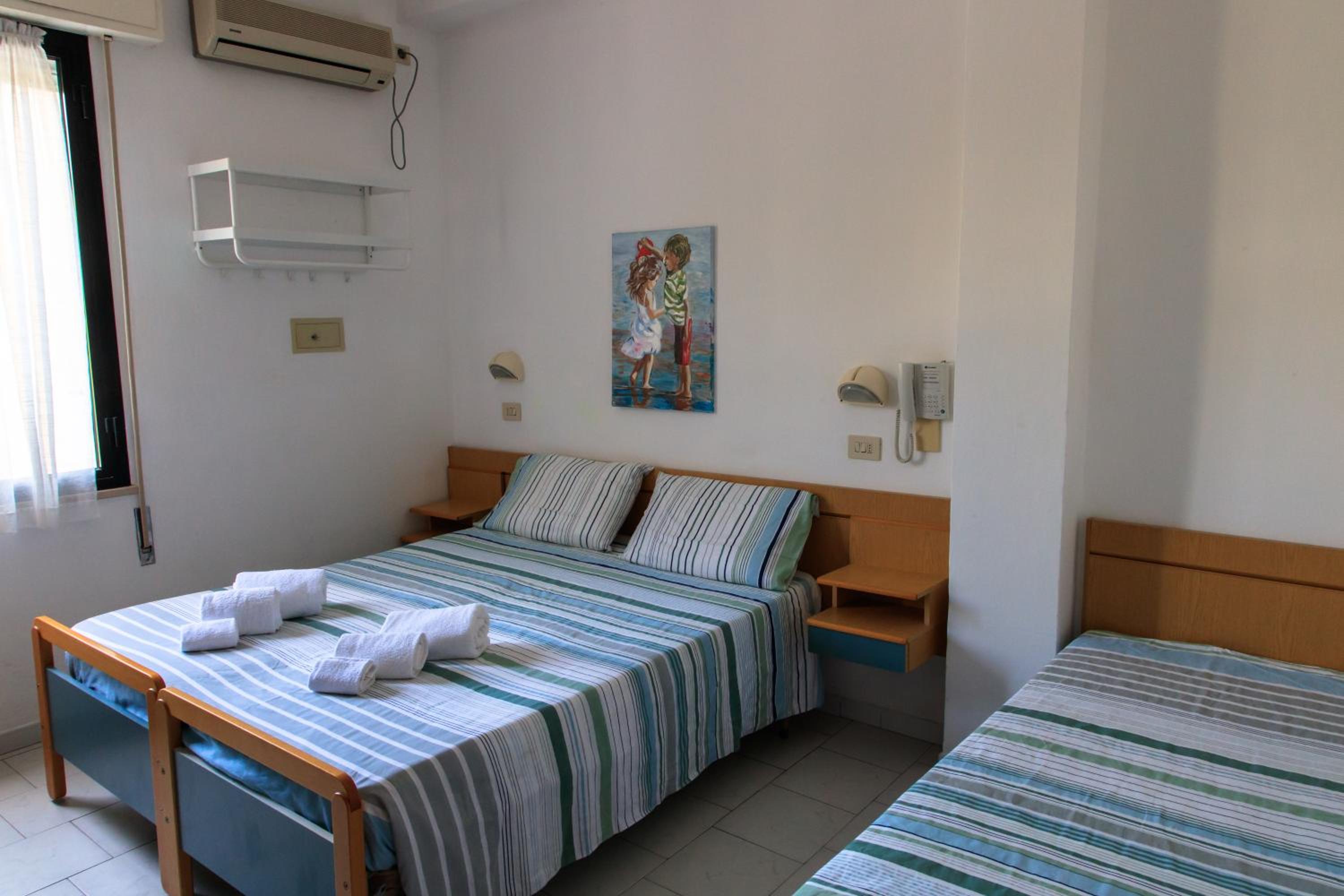 Triple Room with Private Bathroom photo 3