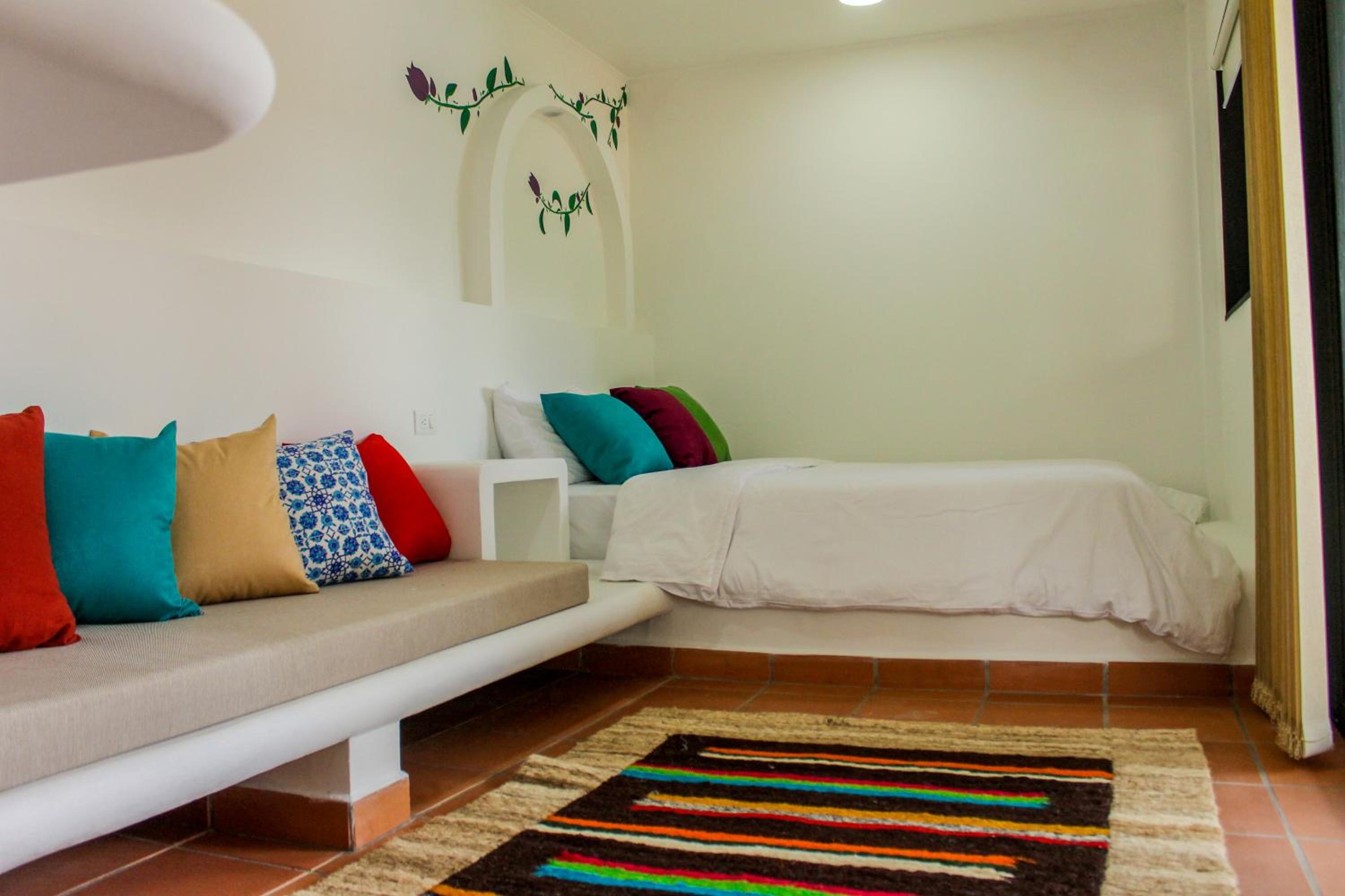 Deluxe Double Room (2 Adults + 1 Child) photo 1