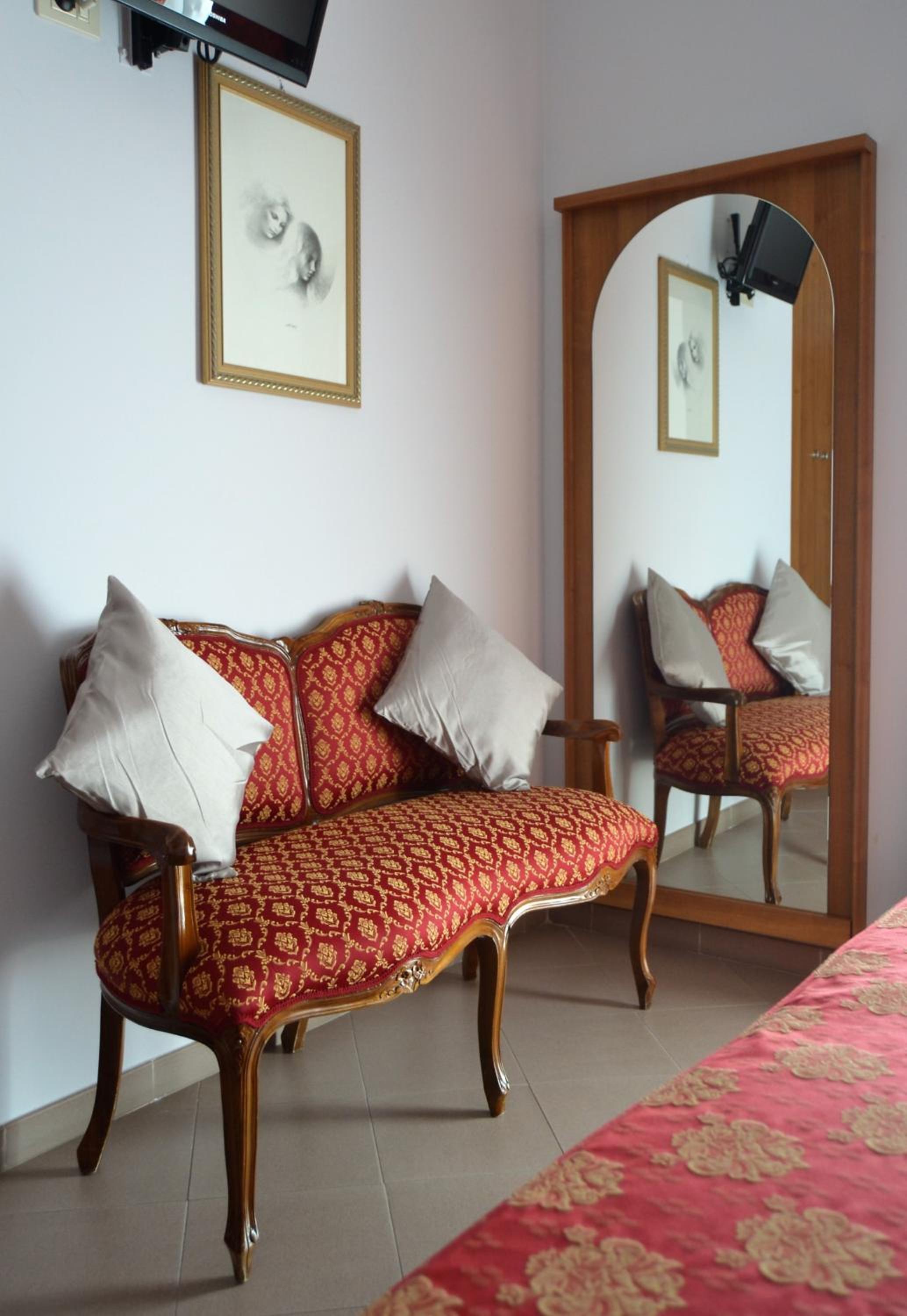 Single Room photo 2