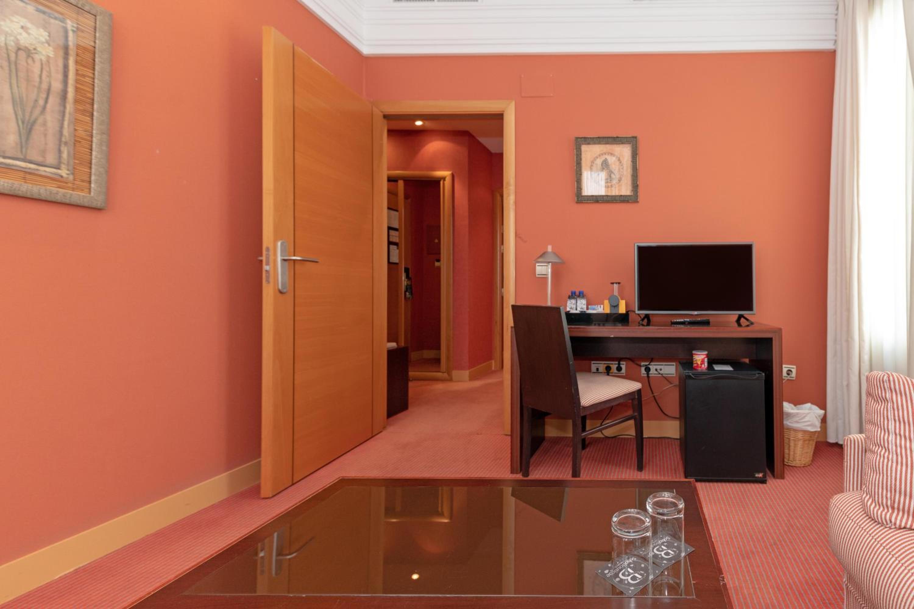Double Room with Extra Bed - Photo 1