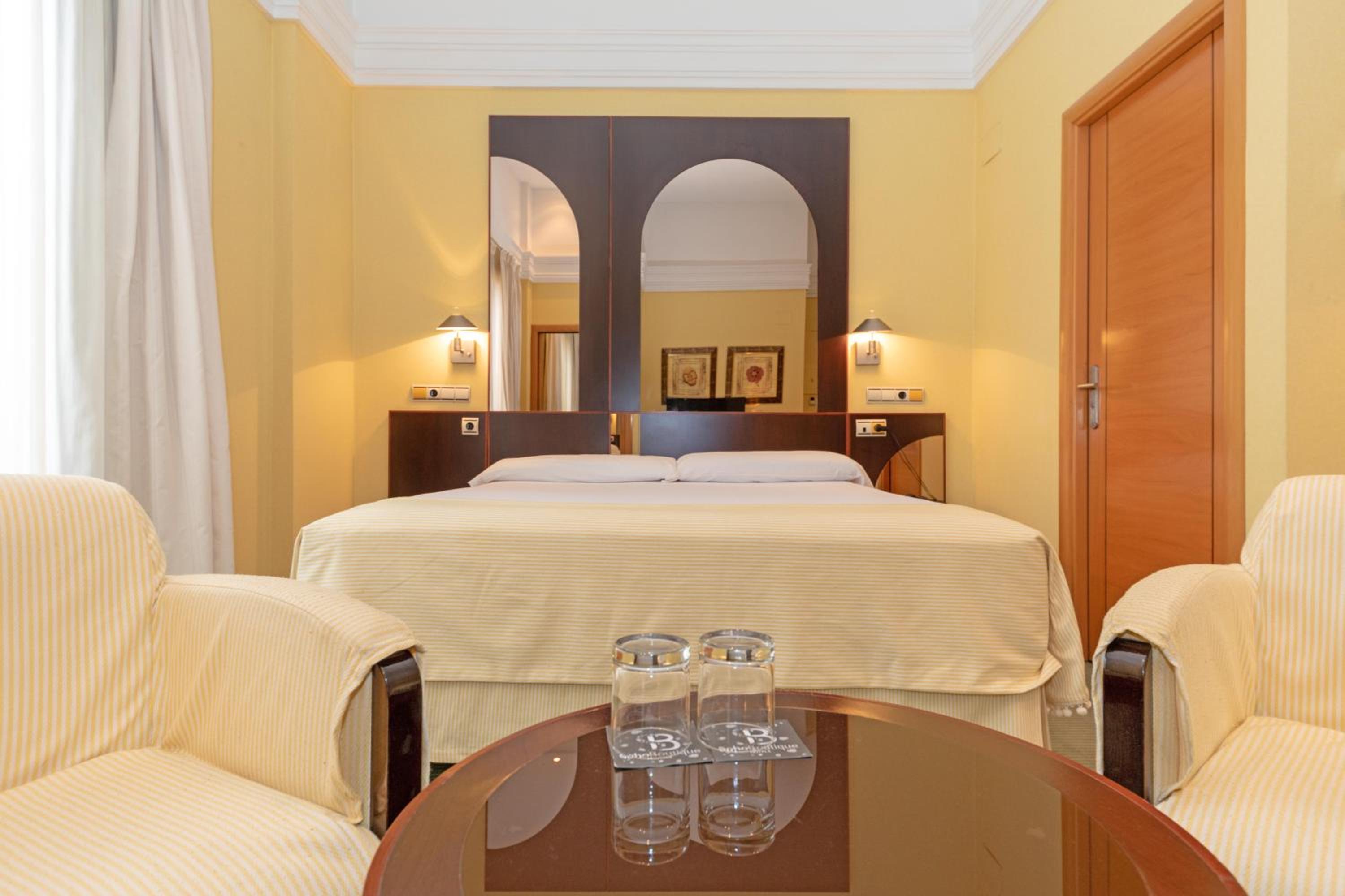 Double or Twin Room - Photo 8