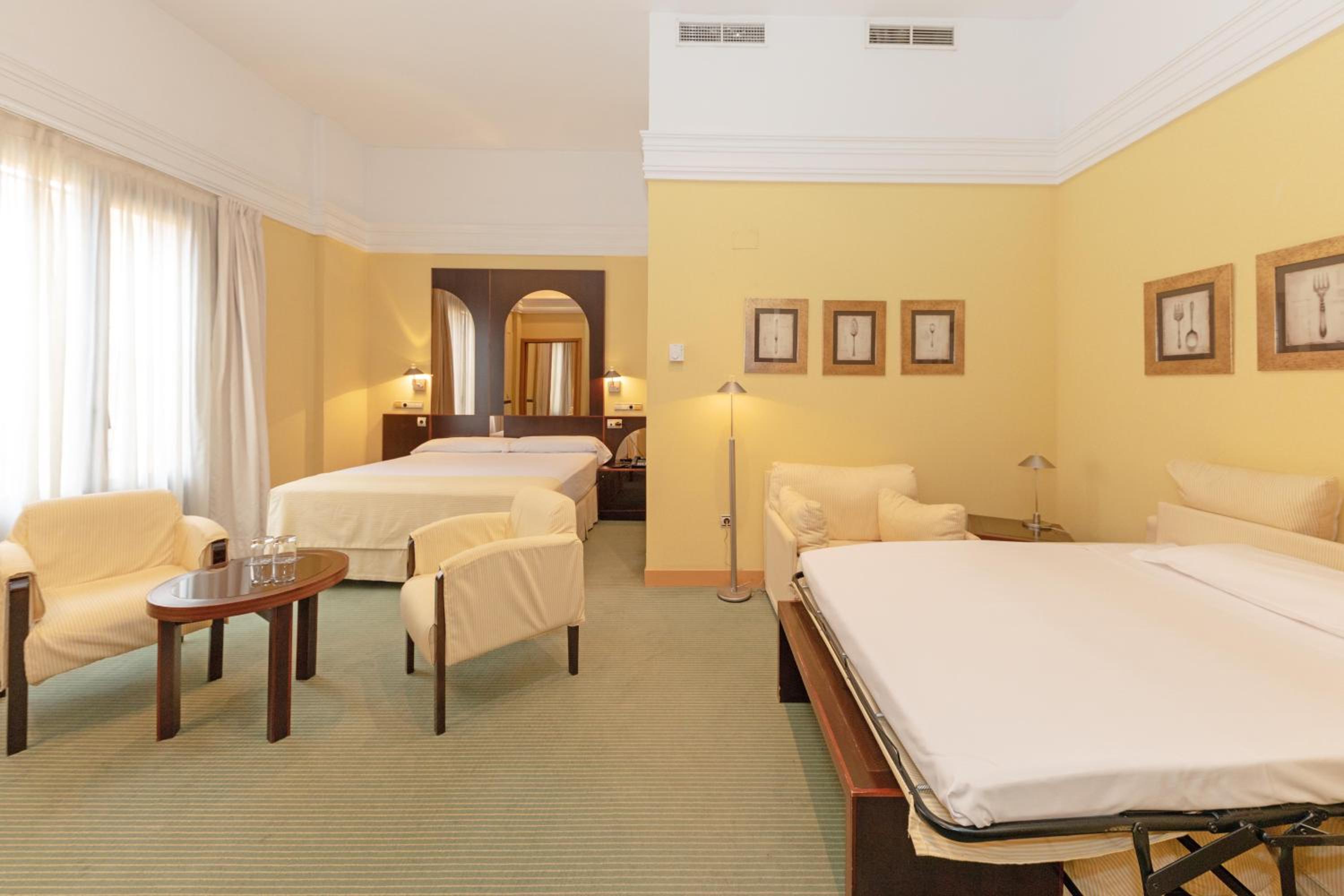 Double Room with Extra Bed - Photo 2