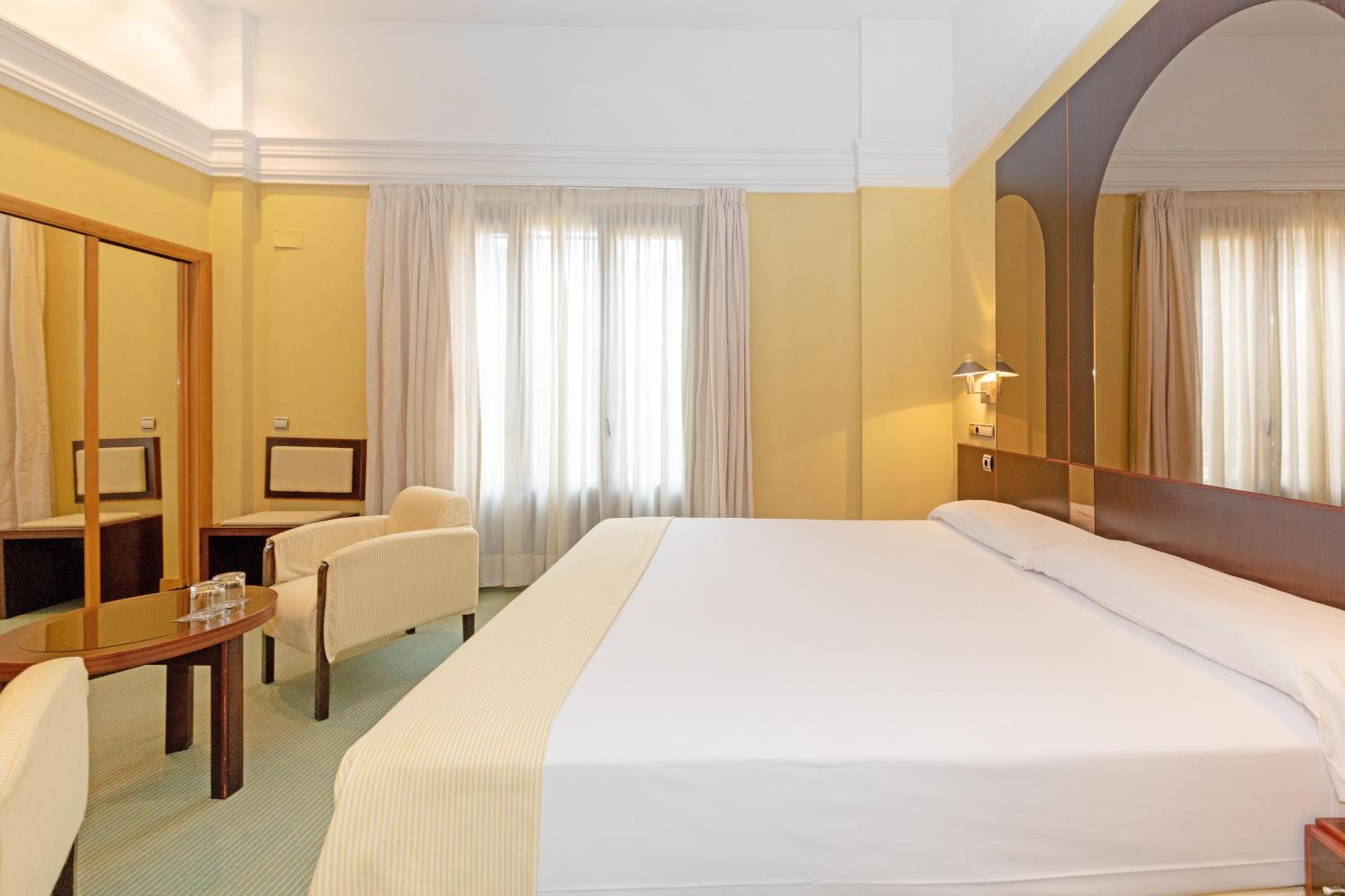 Double or Twin Room - Photo 11