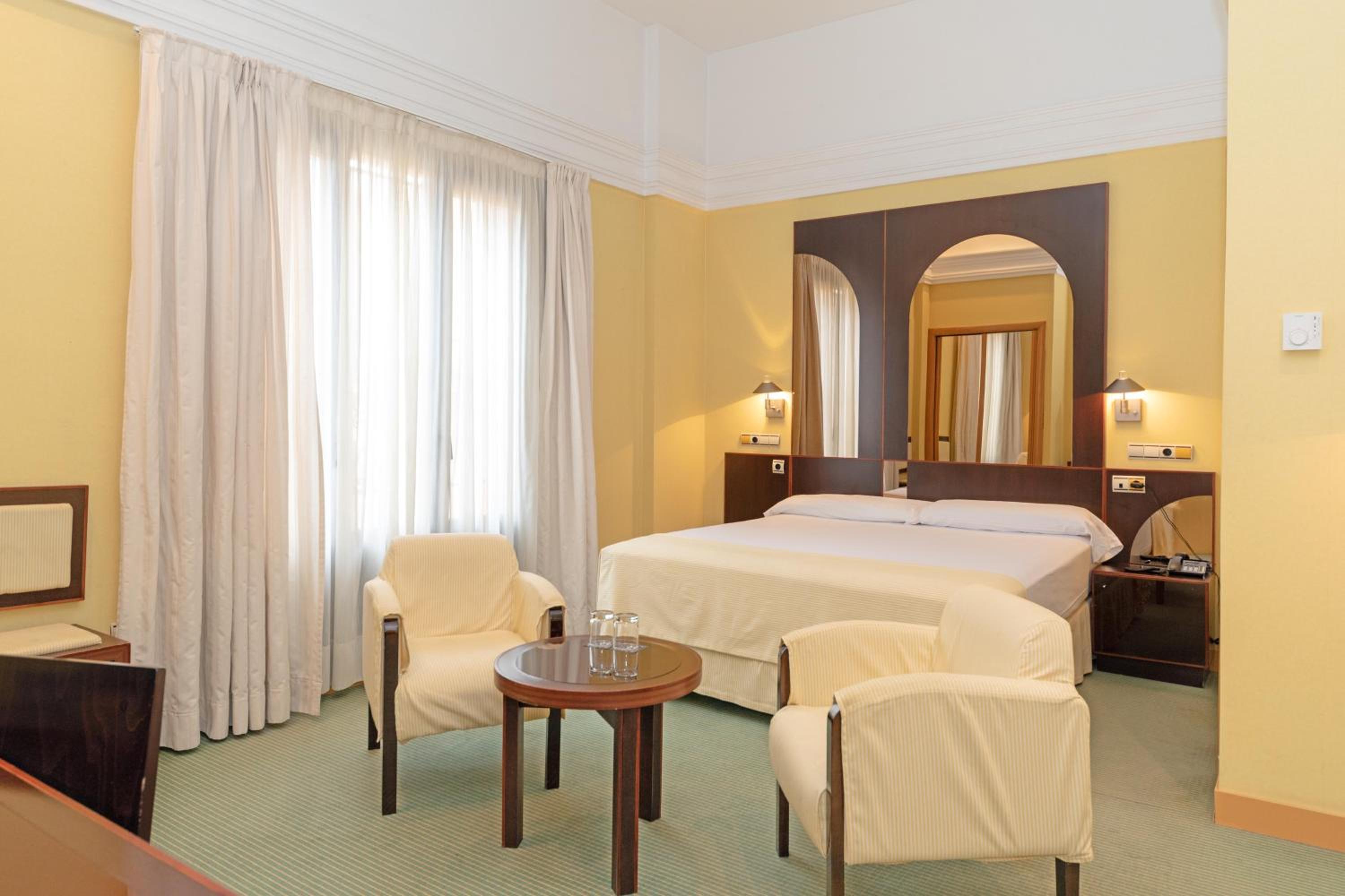Double or Twin Room - Photo 14