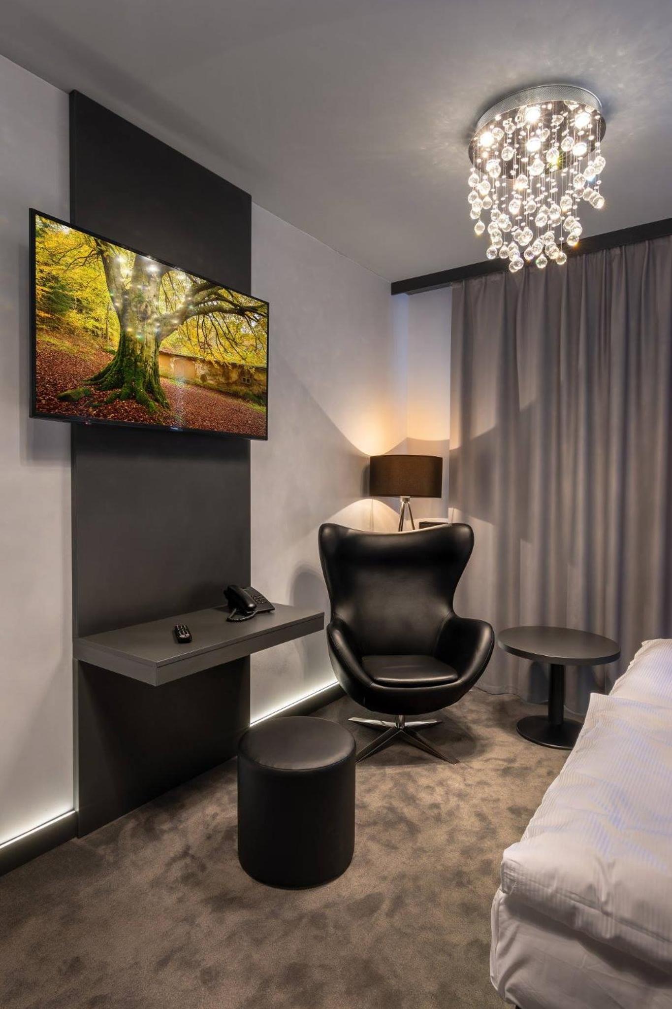 Double or Twin Room with Extra Bed photo 3