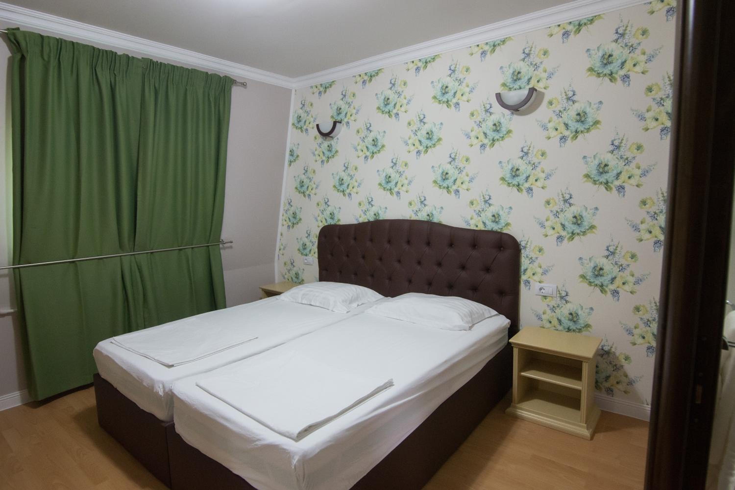 Twin Room - Photo 1