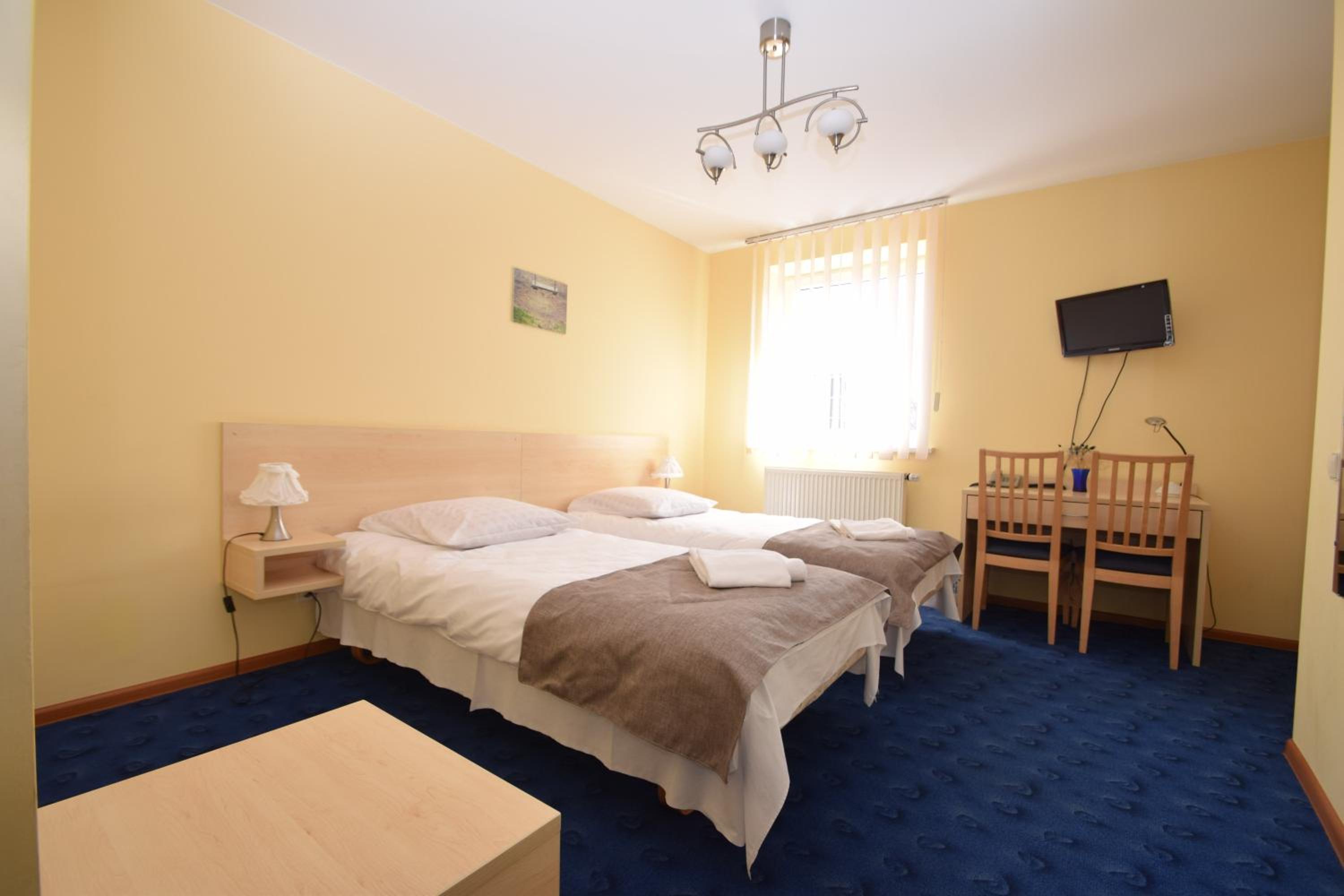 Standard Twin Room - Photo 2
