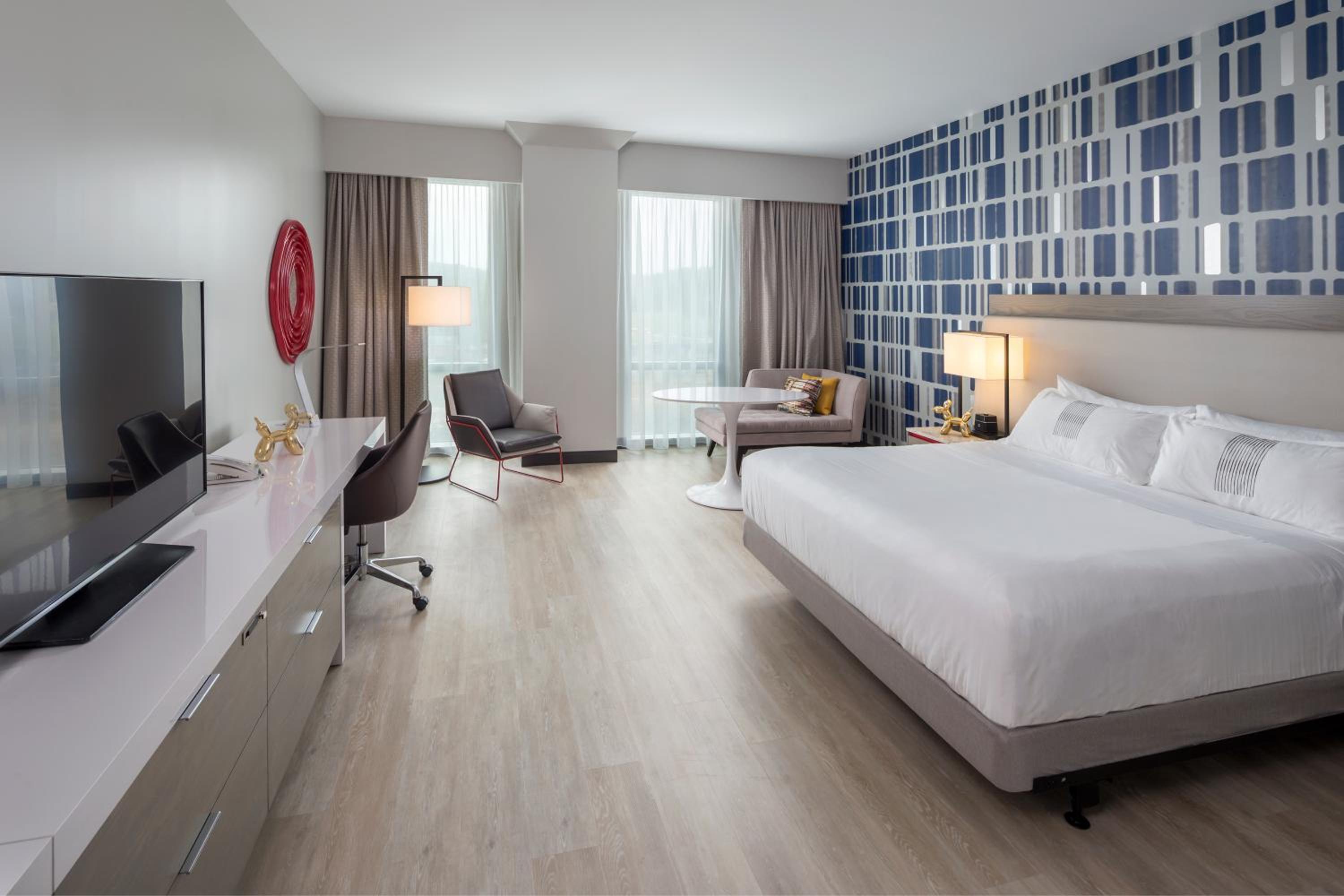 Deluxe King Room - Mobility Access/Non-Smoking
