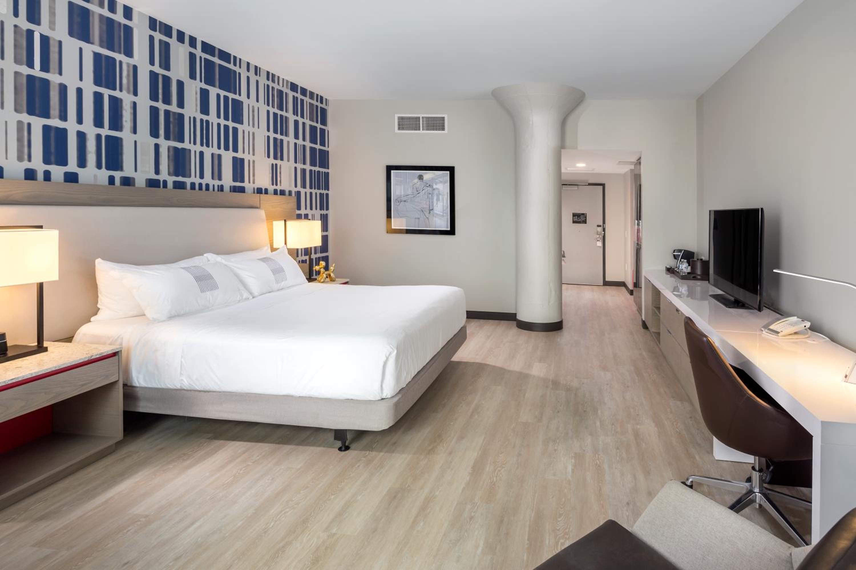 Deluxe King Room - Mobility Access/Non-Smoking