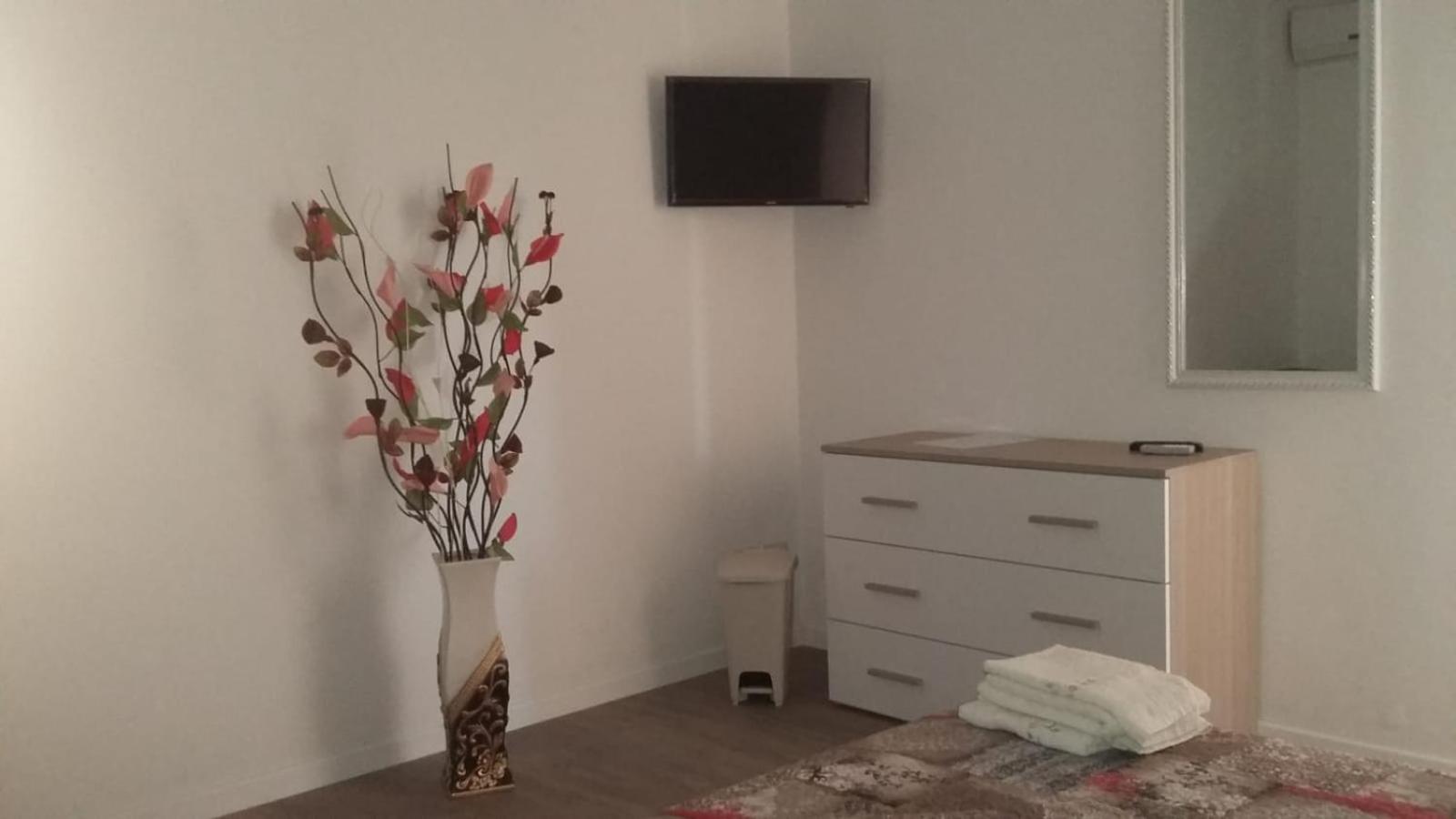 Budget Double Room With Shared Bathroom photo 1