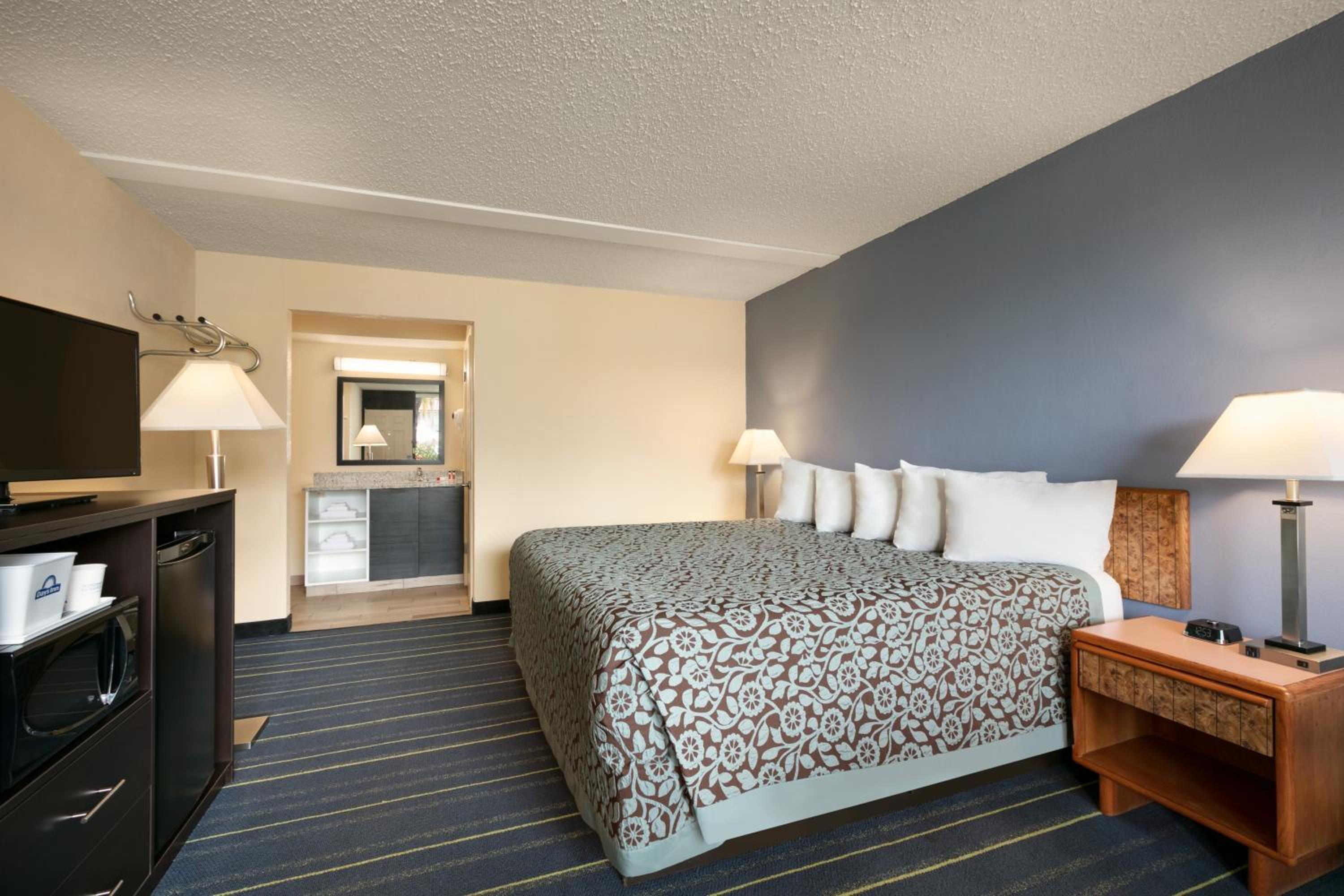 King Room - Mobility Access/Non-Smoking photo 3