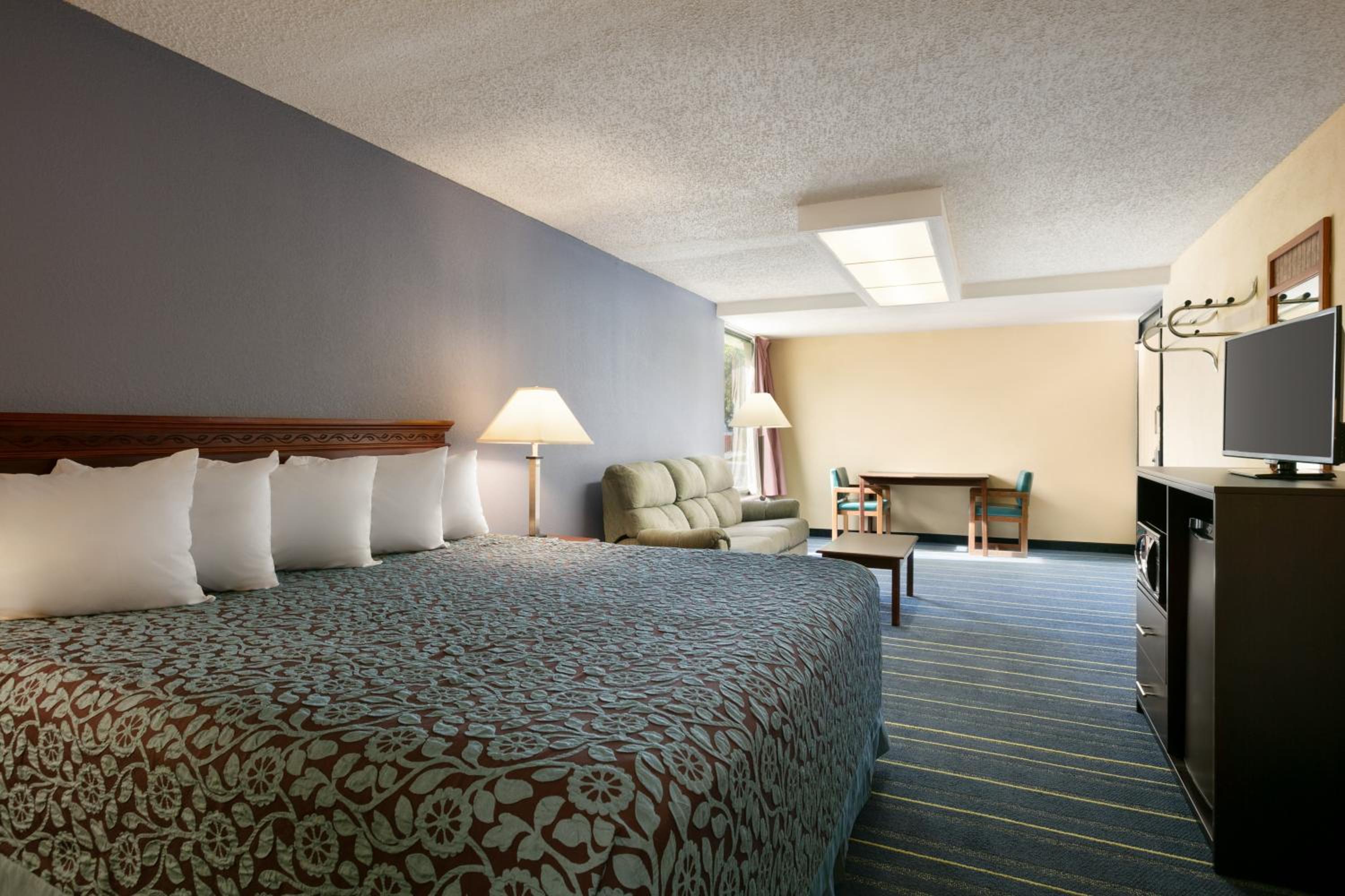 Superior King Room - Non-Smoking photo 3